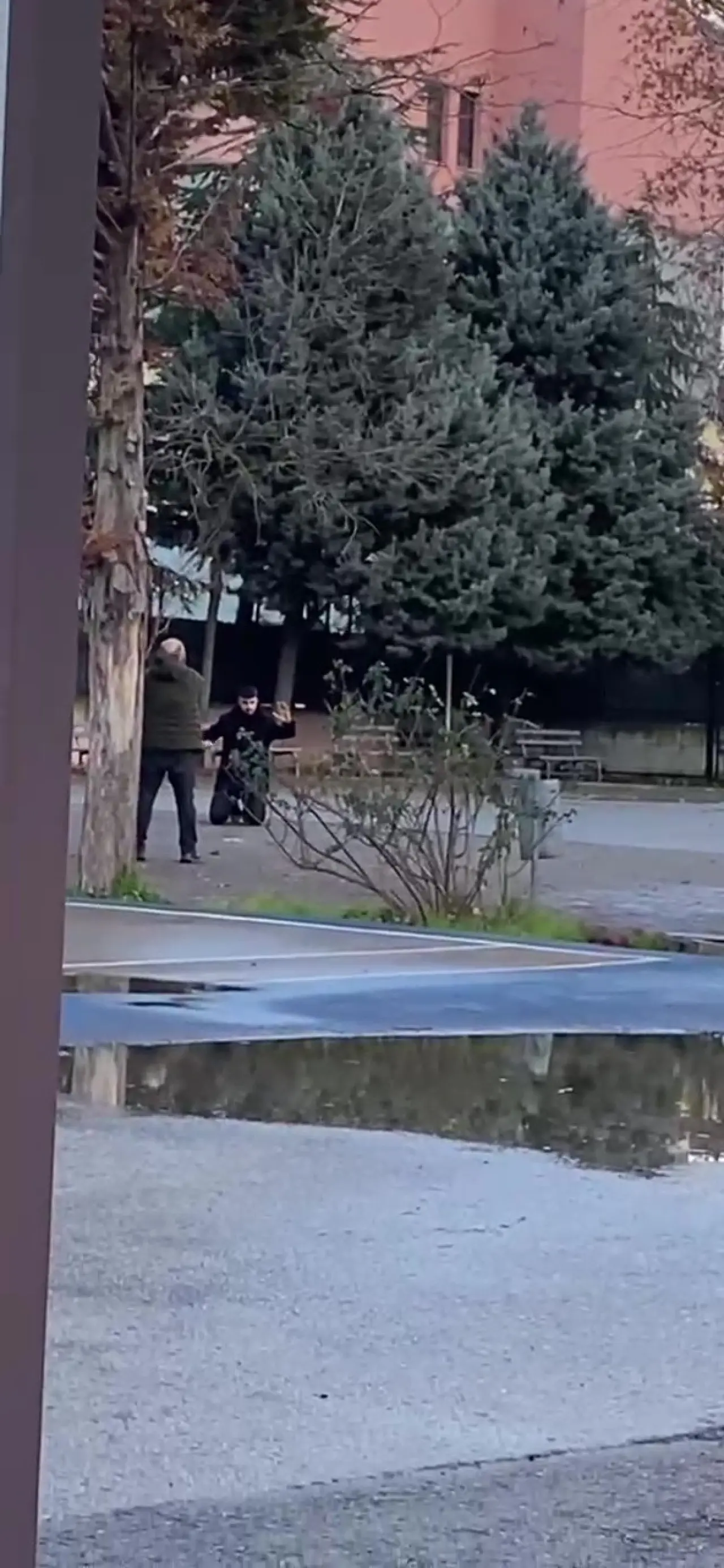 İzmit’te şok olay! Baba okul bahçesini savaş alanına çevirdi 4