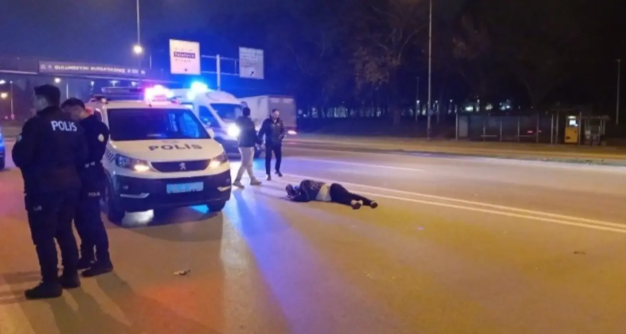 Bursa'da akılalmaz kaza! Üst geçidi kullanmadı, canından oluyordu 1