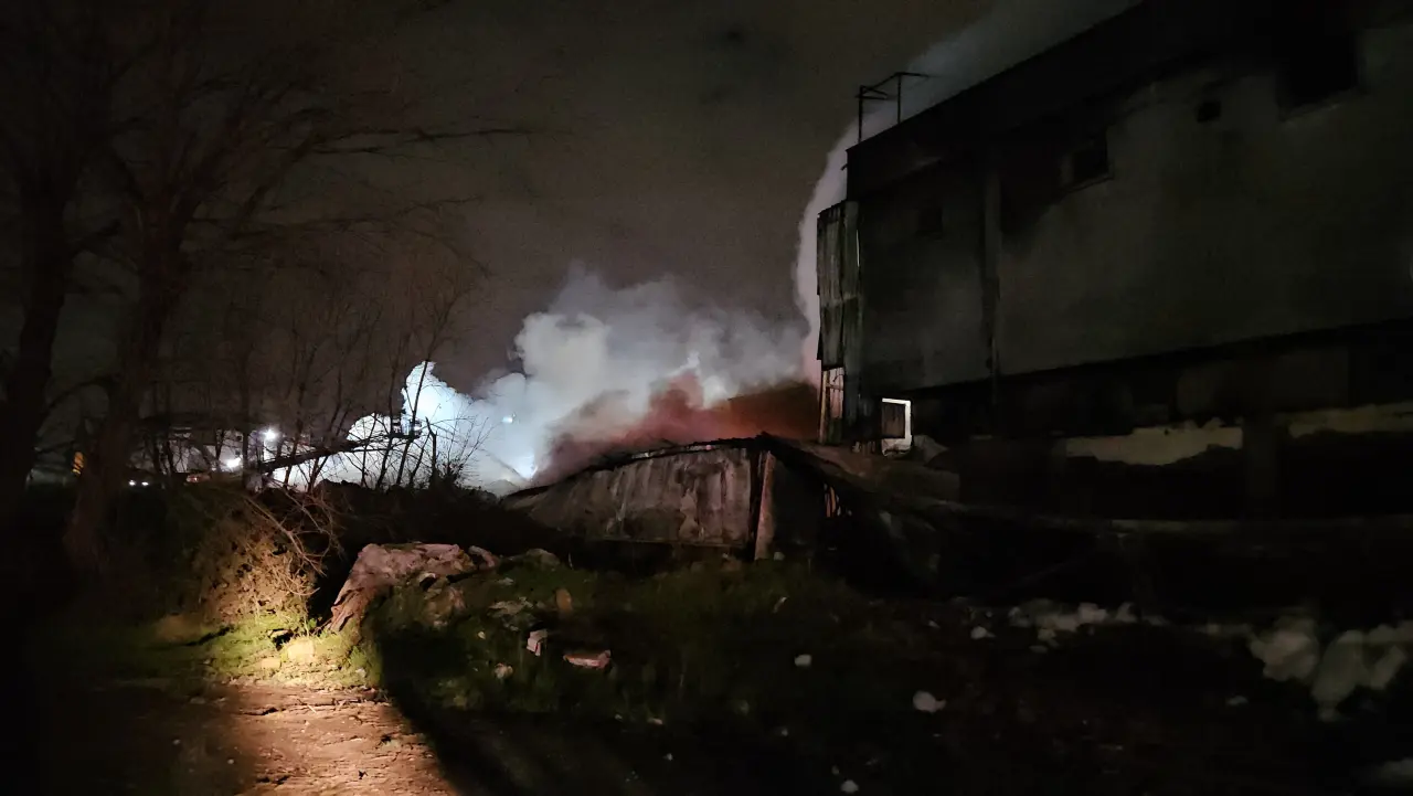 Esenyurt'ta 6 saatlik yangın kabusu! Tüpler tek tek patladı 4