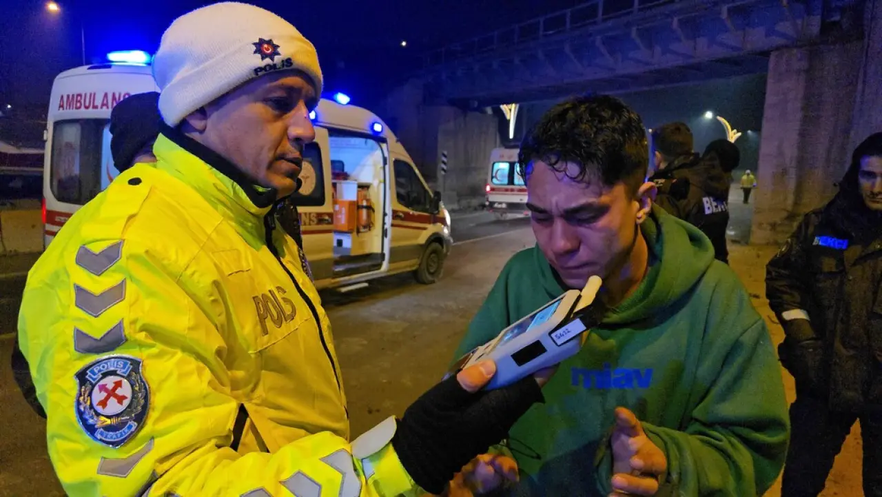 19 yaşında, ehliyetsiz ve alkollü! Kaçış biber gazıyla sonlandı 2