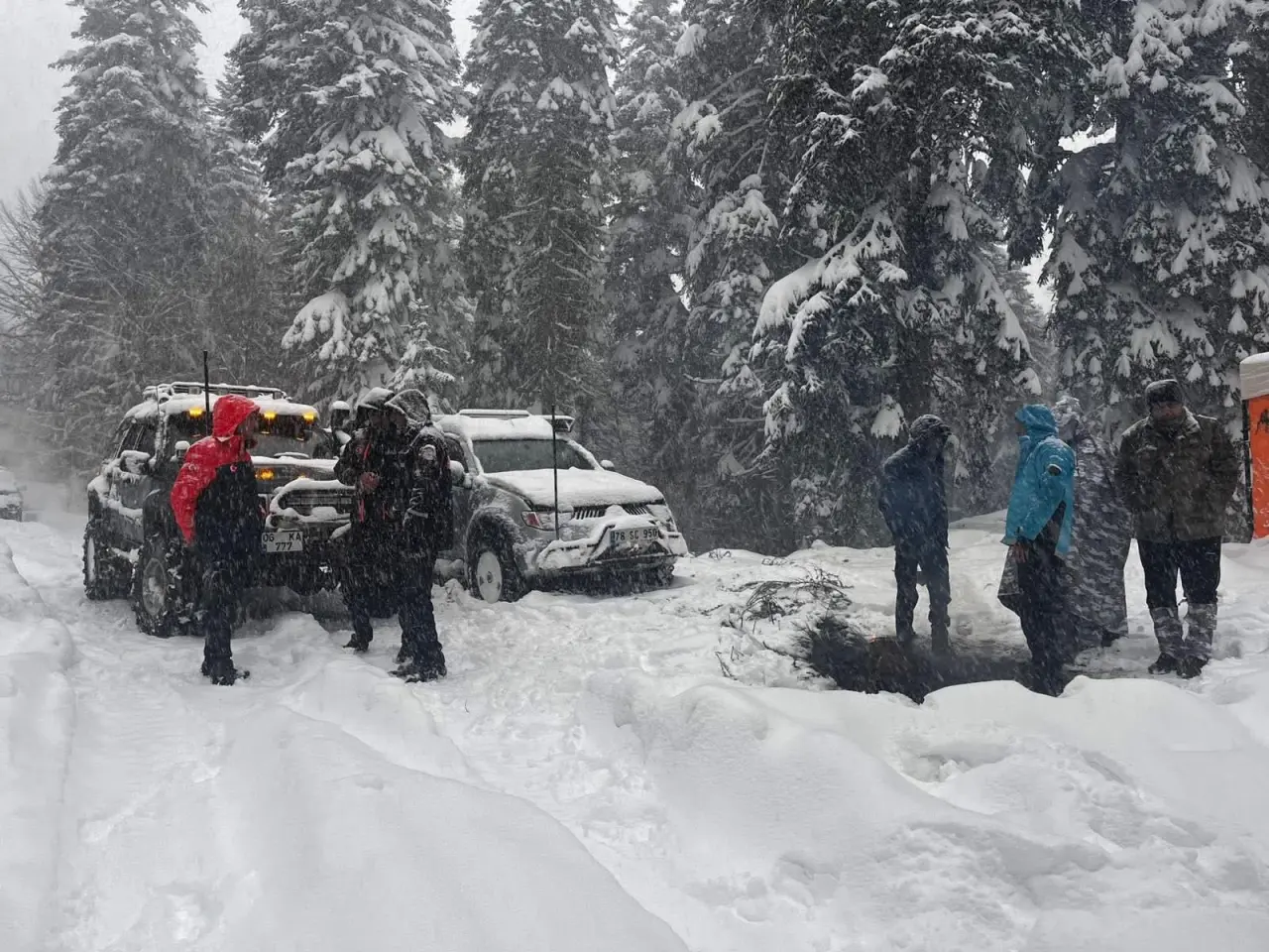 Karabük’te zamanla yarış! Sarıçiçek yaylası’nda 7 kişi mahsur kaldı 1