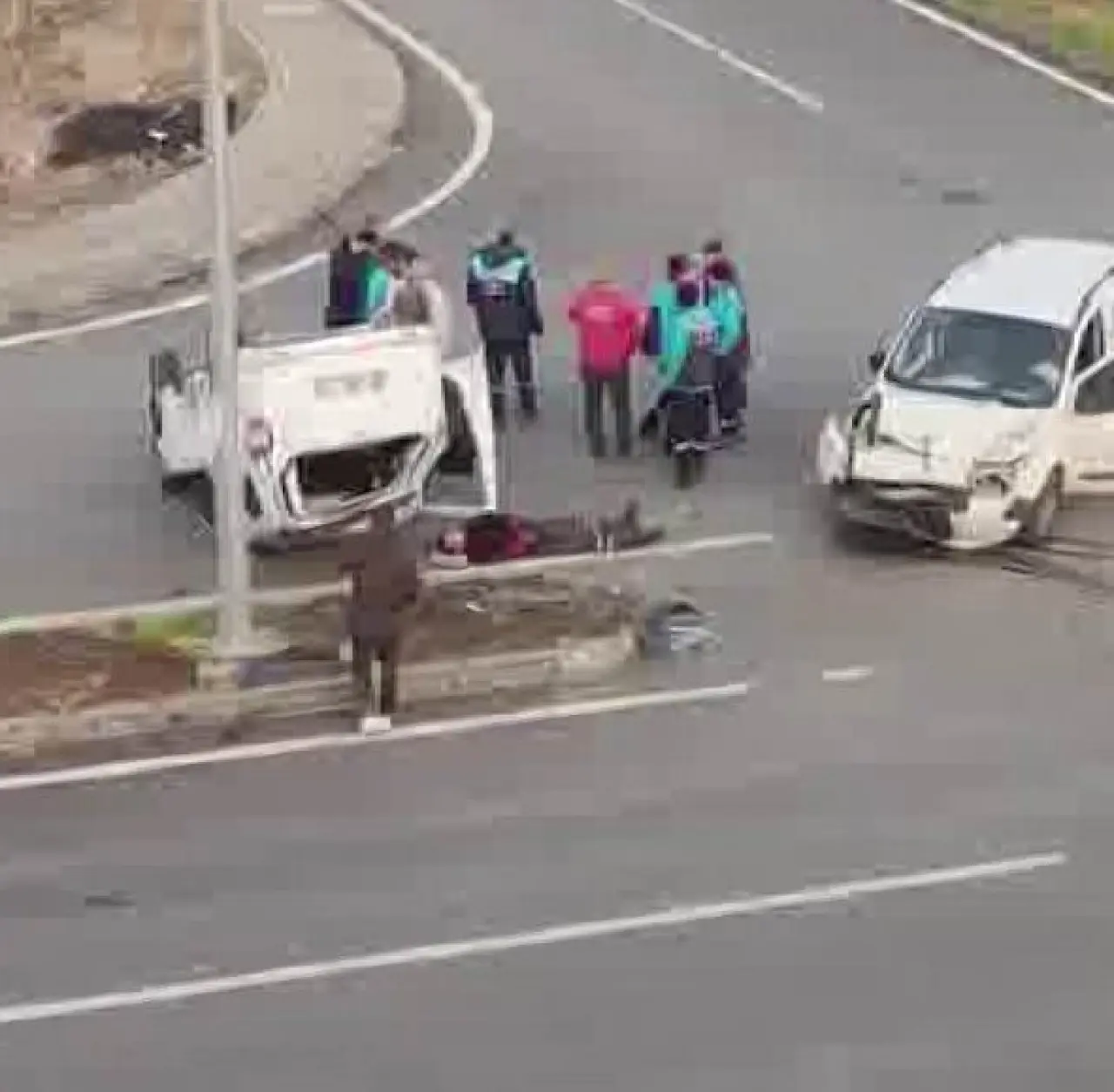 Diyarbakır’da trafik faciası! Araç ters döndü, 2 yaralı 1