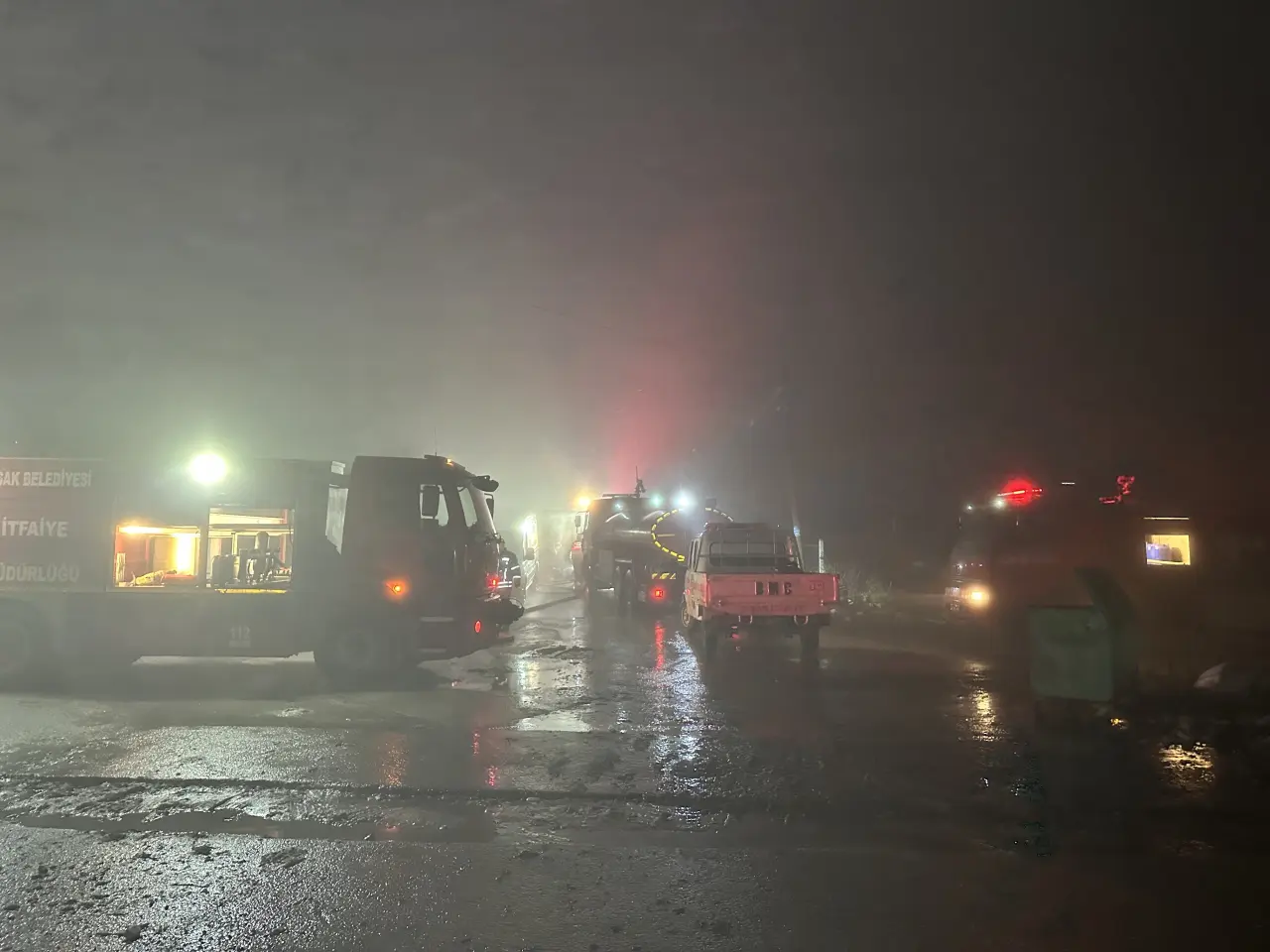 Uşak’ta yangın alarmı! Alevler tüm fabrikayı sardı 3