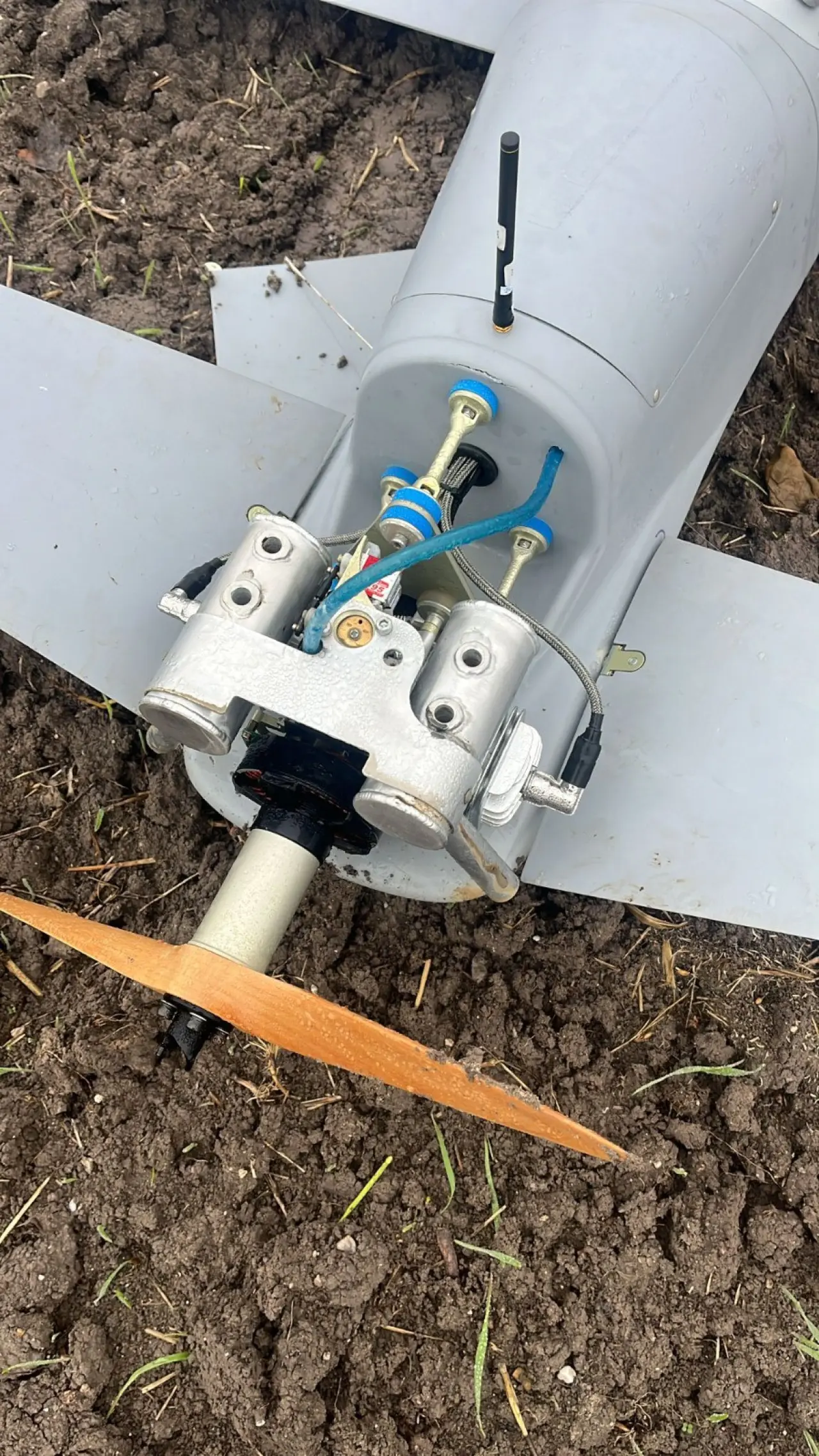 Balıkesir'de tarla ortasına İHA düştü! Güvenlik güçleri alarmda 2