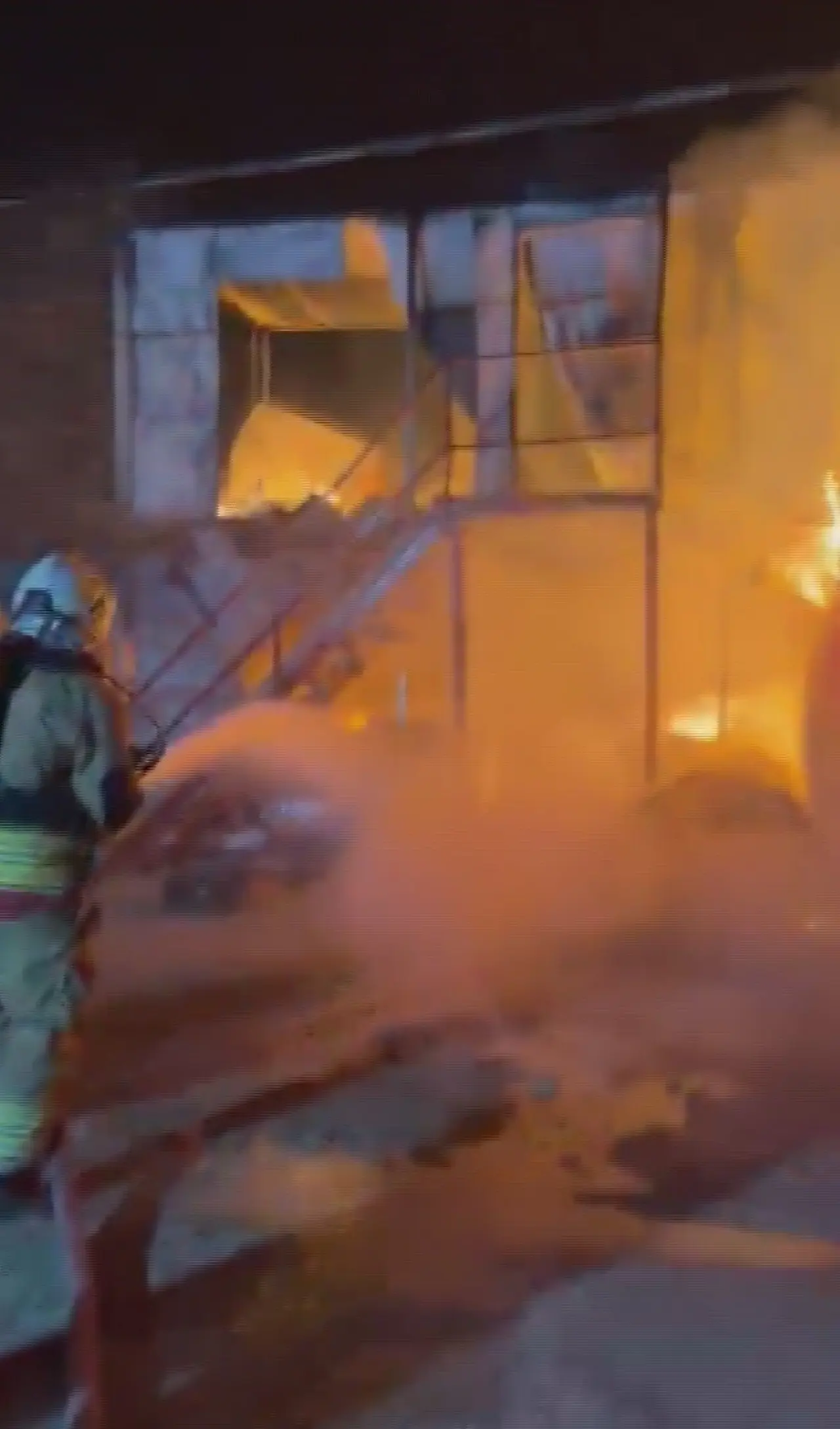 Hatay’da korku dolu anlar! Konteyner yatakhaneyi alevler sardı 3