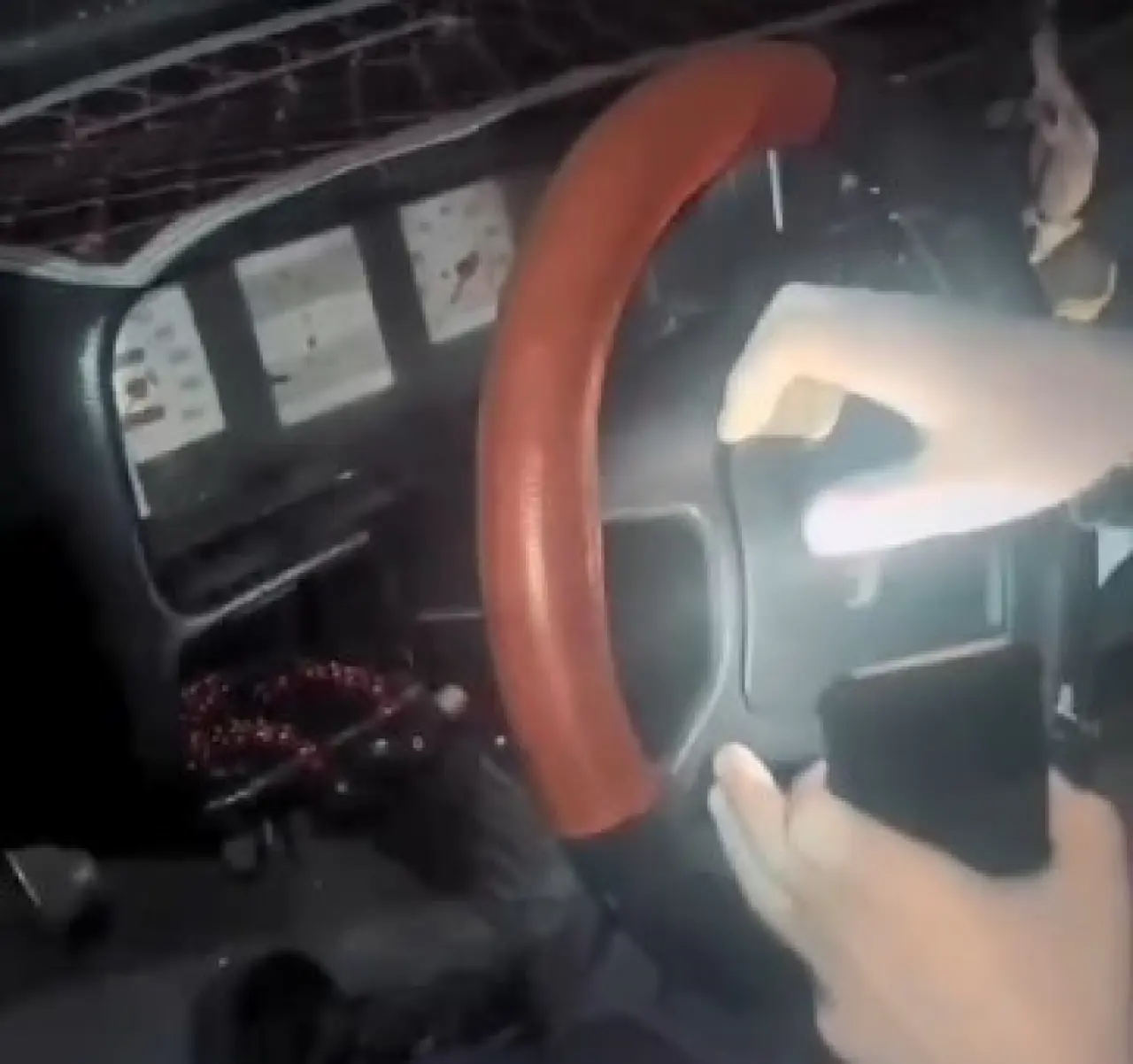 Direksiyondan küllüğe! Otomobilde gizli uyuşturucu bölmeleri 3