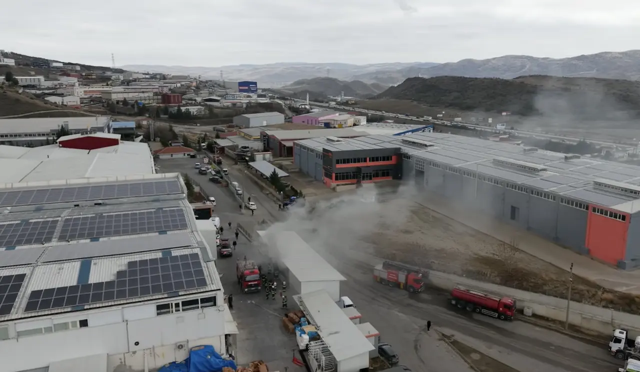 İlk yangını söndürmeye çalışırken bir başka fabrika alev aldı! 2