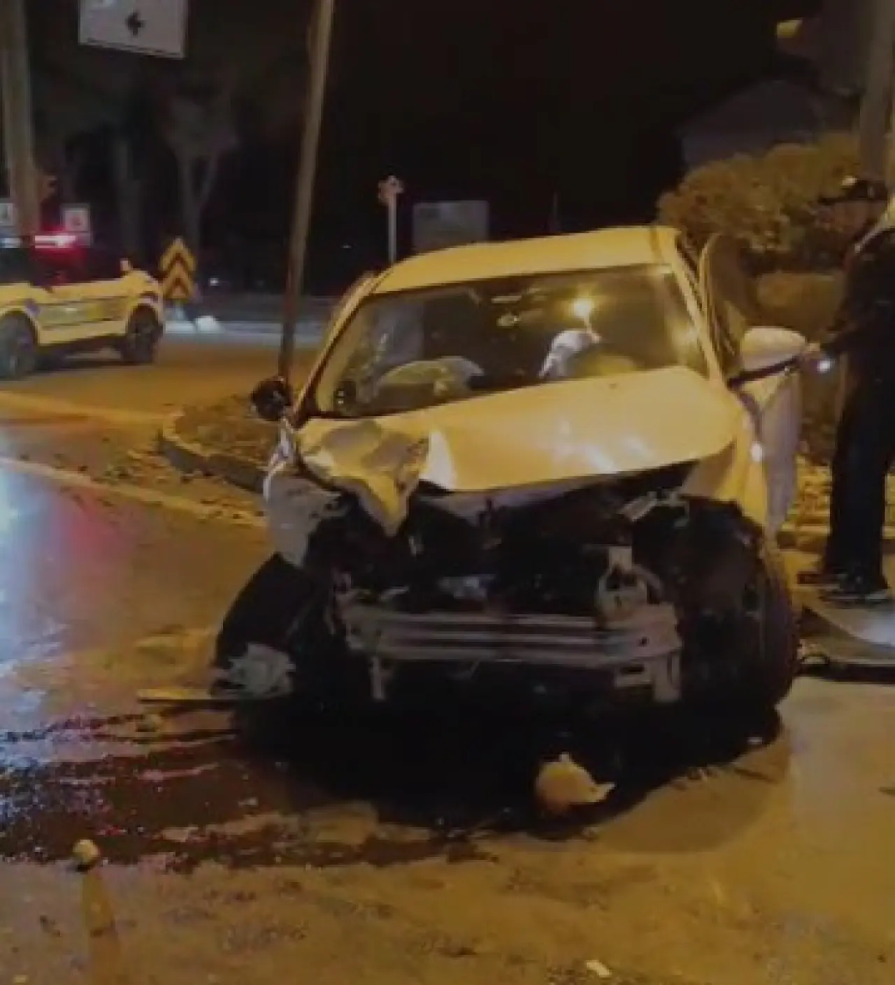 Kavşakta dehşet! Kırmızı ışık ihlali yapan mikser otomobile daldı, 5 yaralı 6