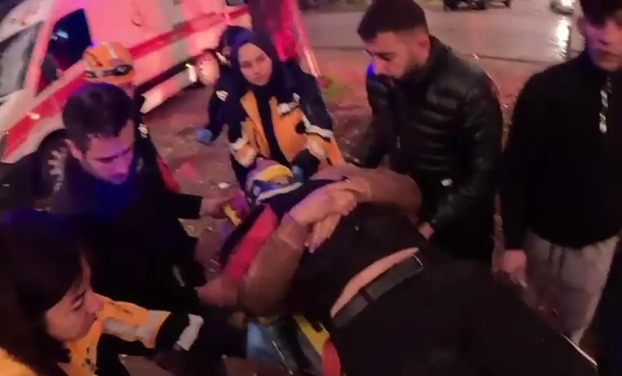 Antalya'da otomobil uçuruma yuvarlandı! Sürücü halatla kurtarıldı 3