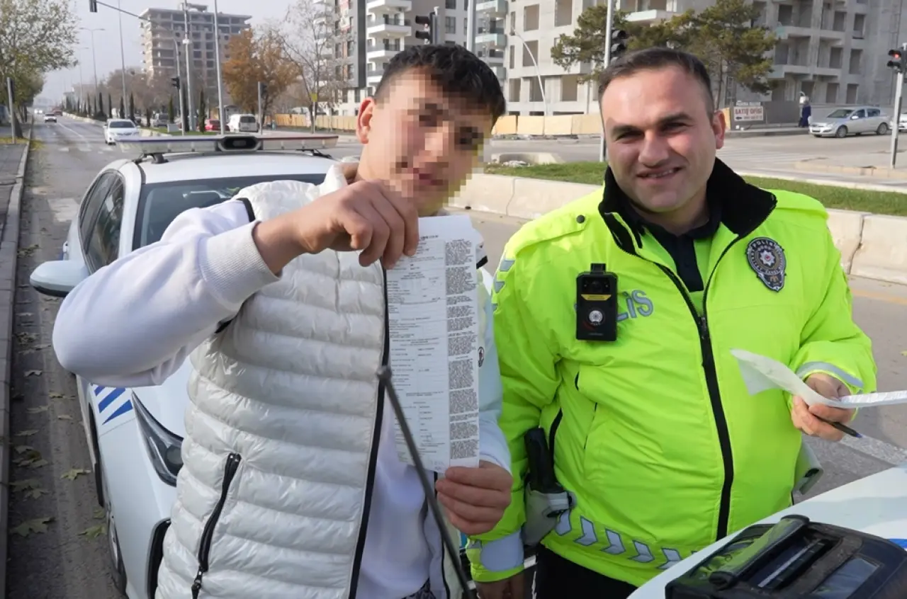 Ehliyetsiz sürücü Drone’dan kaçamadı, ceza makbuzuyla hatıra fotoğrafı çektirdi! 2