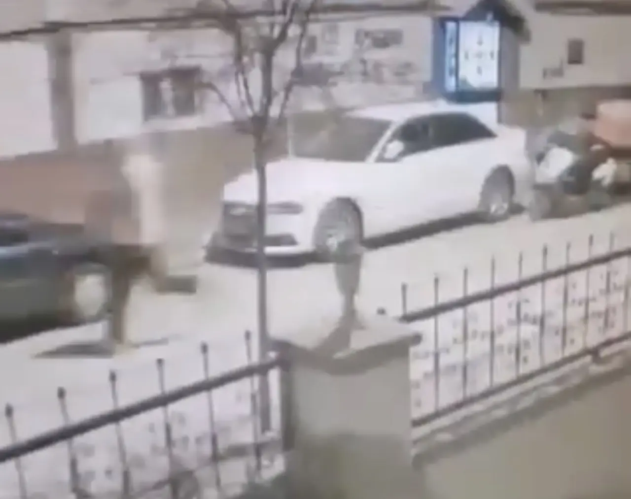 Kuryenin çantasından dürümü kapıp koştu! Açlık bu kez hırsızlığa dönüştü 2