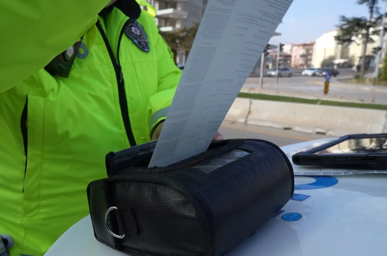 Ehliyetsiz sürücü Drone’dan kaçamadı, ceza makbuzuyla hatıra fotoğrafı çektirdi! 5