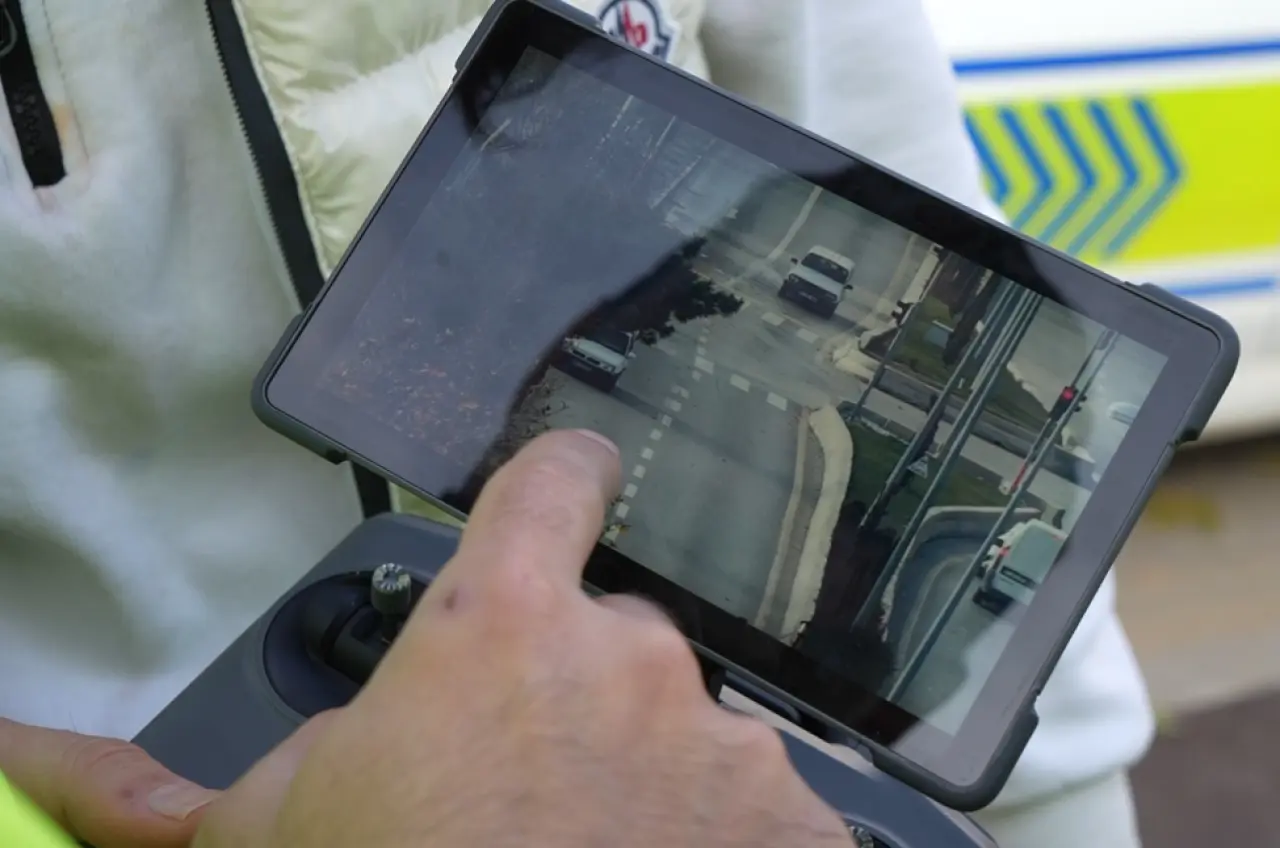 Ehliyetsiz sürücü Drone’dan kaçamadı, ceza makbuzuyla hatıra fotoğrafı çektirdi! 3