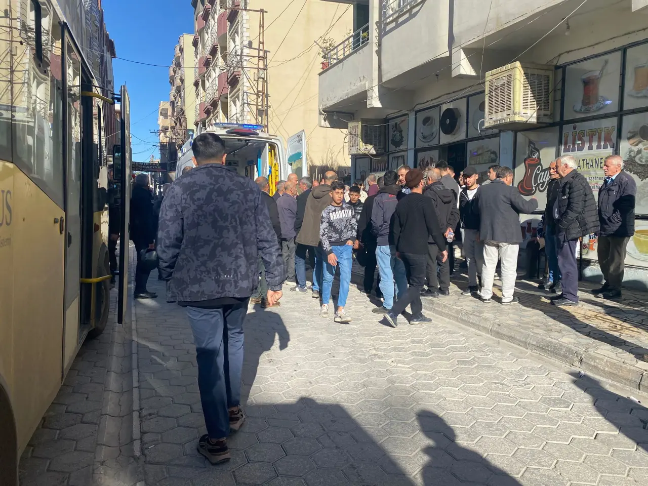 Mardin’de kıraathane faciası! Tavan müşterilerin üzerine çöktü 1