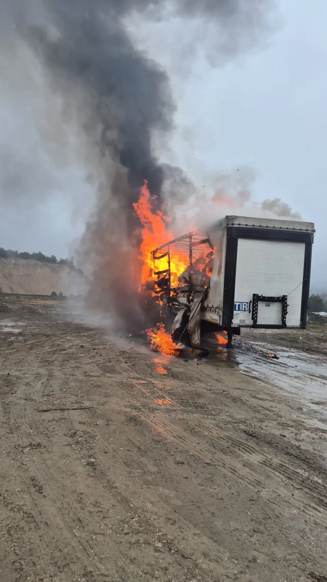 Bolu’da yangın paniği! Kağıt yüklü tır bir anda alev aldı 2
