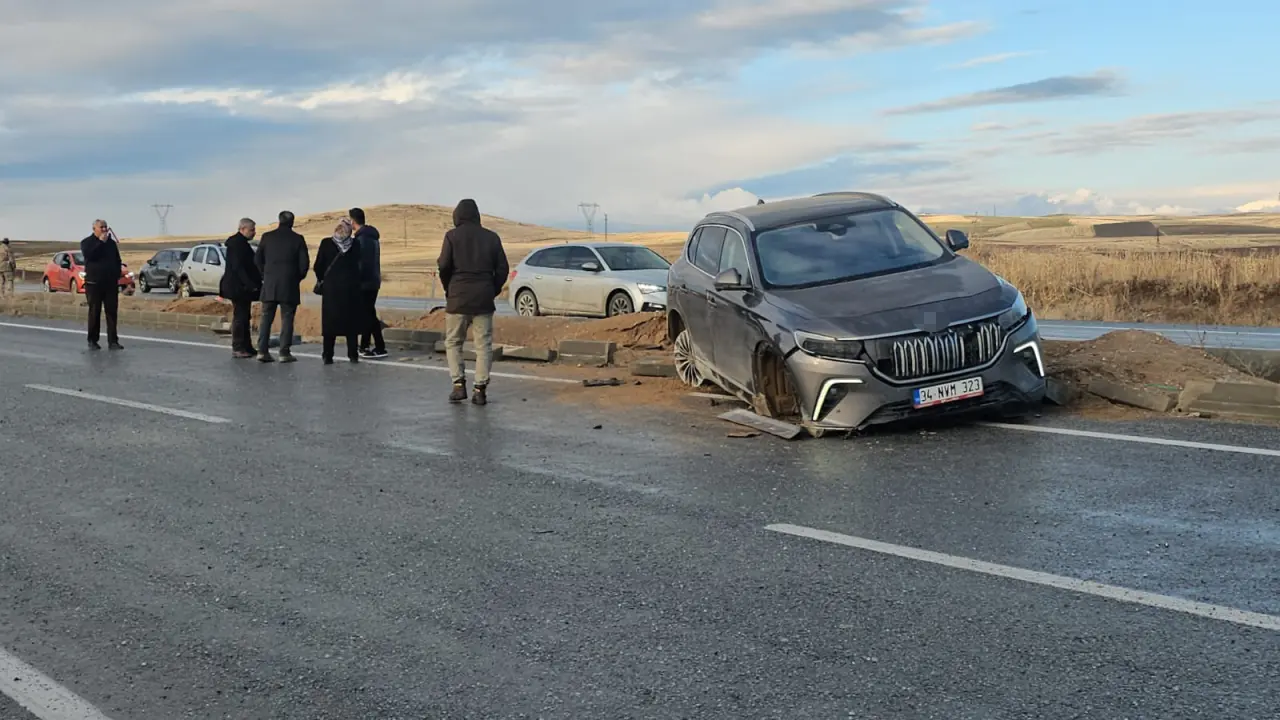 Van’da sis ve buzlanma kabusu: 6 araç peş peşe çarpıştı! 11