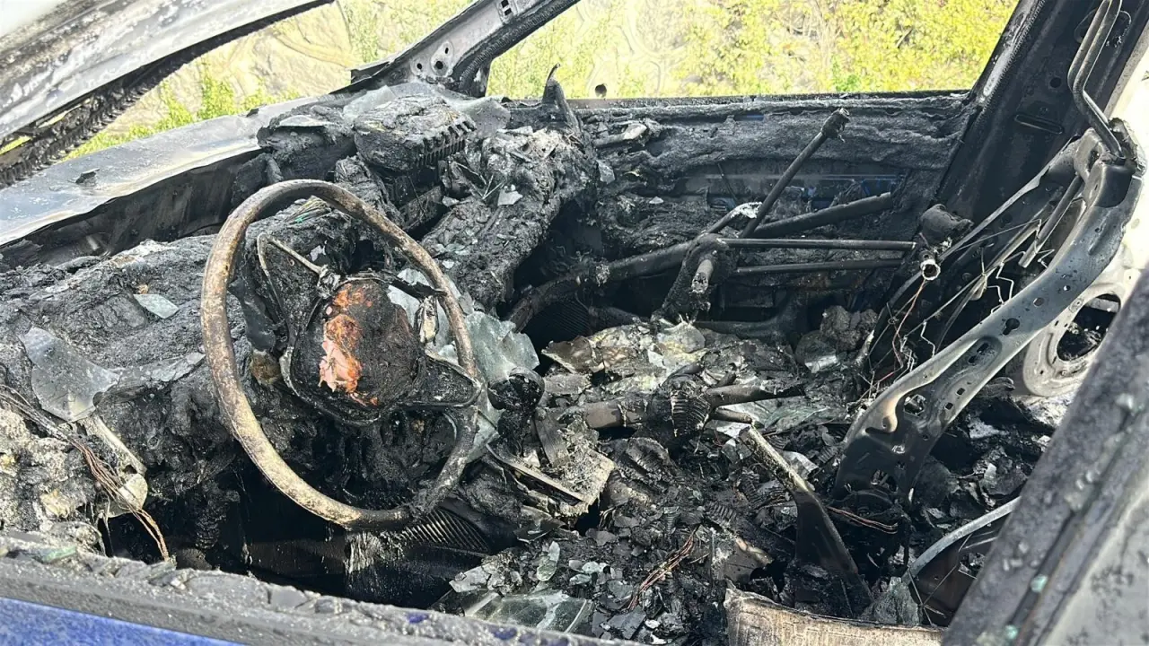 Samsunspor futbolcusu alevlerin içinden çıktı: Otomobil küle döndü! 3