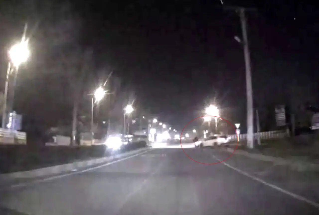 Vicdanları sızlatan anlar kamerada! Motosikletliye çarpıp gözünü bile kırpmadan kaçtı 1