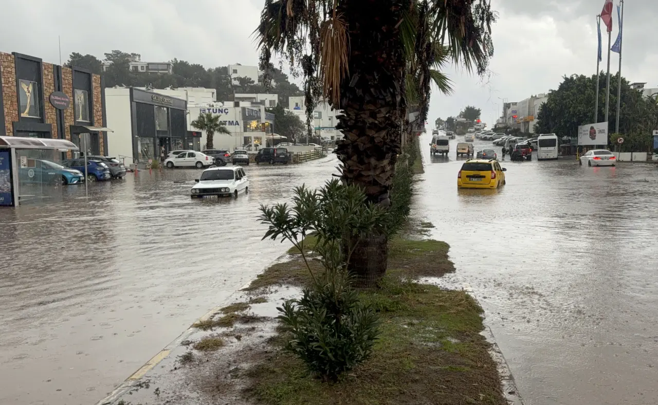 Bodrum’da sel kabusu! Şiddetli yağış ilçeyi durma noktasına getirdi 4