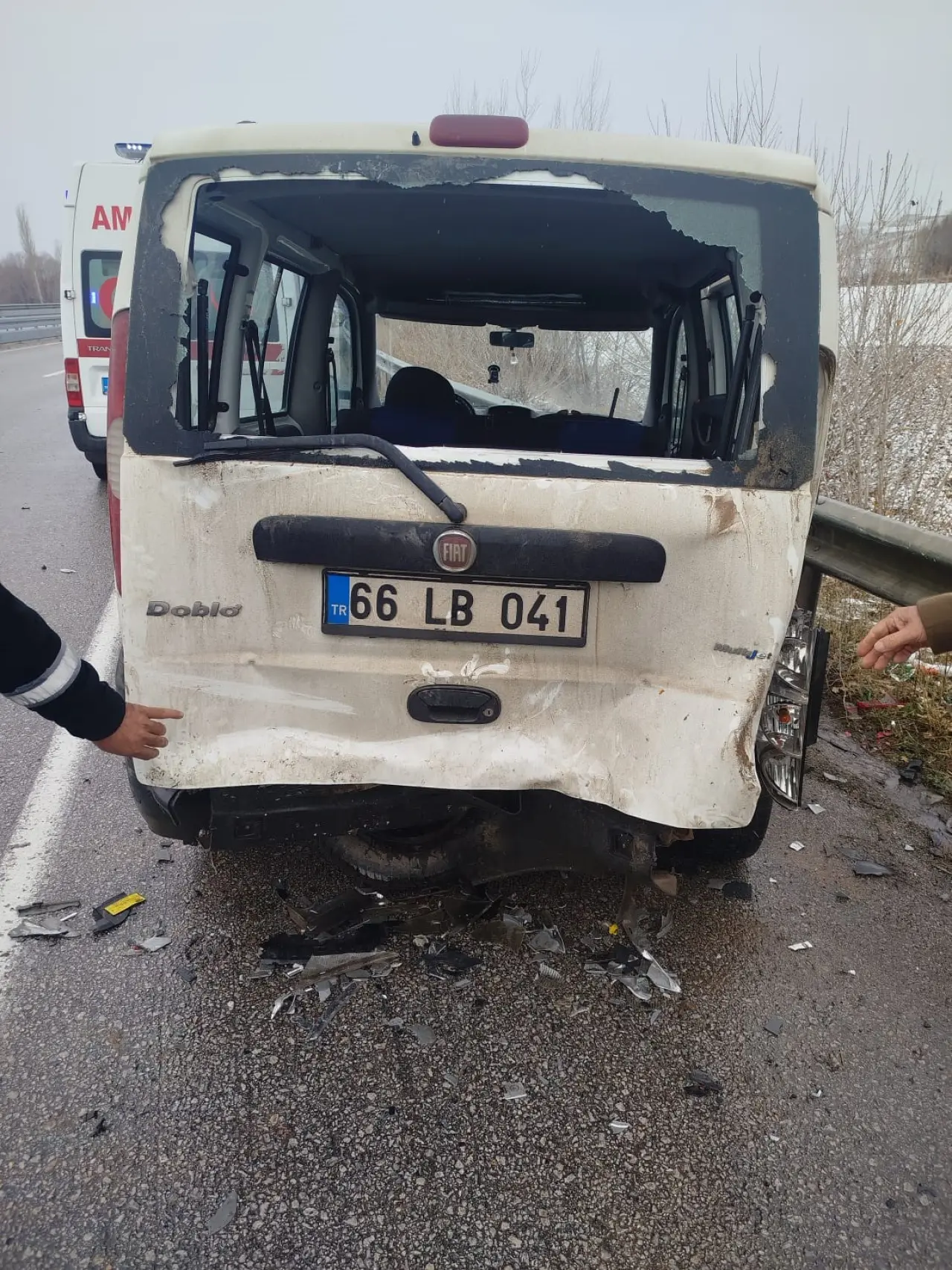 Kaza yerinde yeni kaza! Kazazedeler yolda beklerken çarpıldı 3