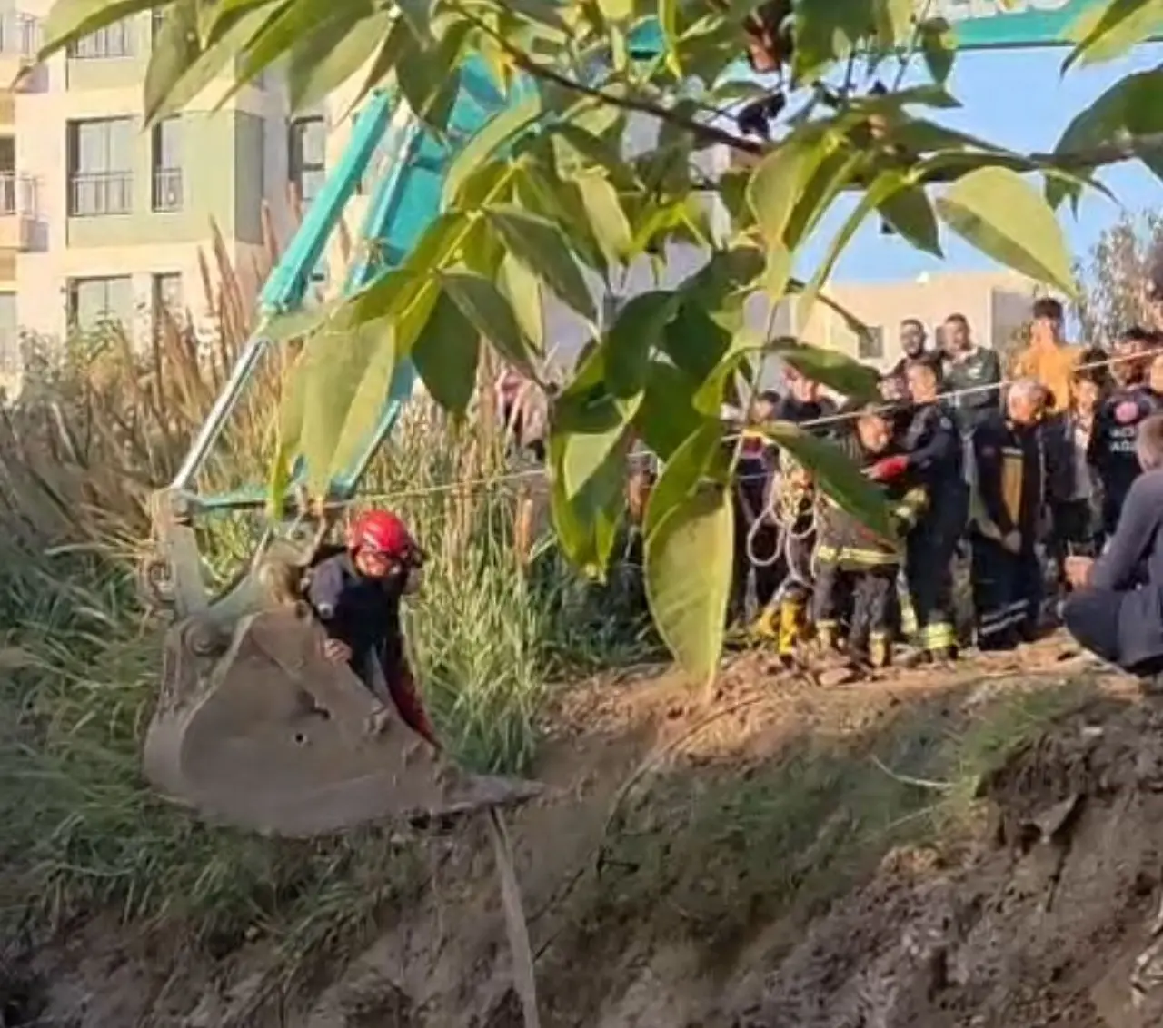 Dere kenarında oyun bir anda bitti! Sessiz sulara kapılan çocuk cansız çıktı 1