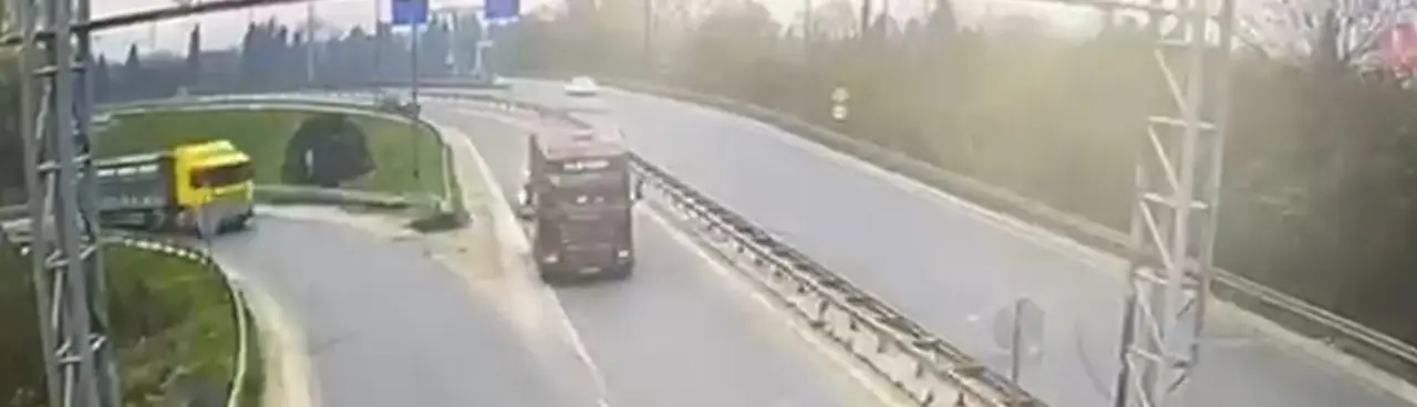 Sakarya’da pes dedirten hırsızlık! Camiyi soydu, tırı çalıp TEM’e çıktı 1