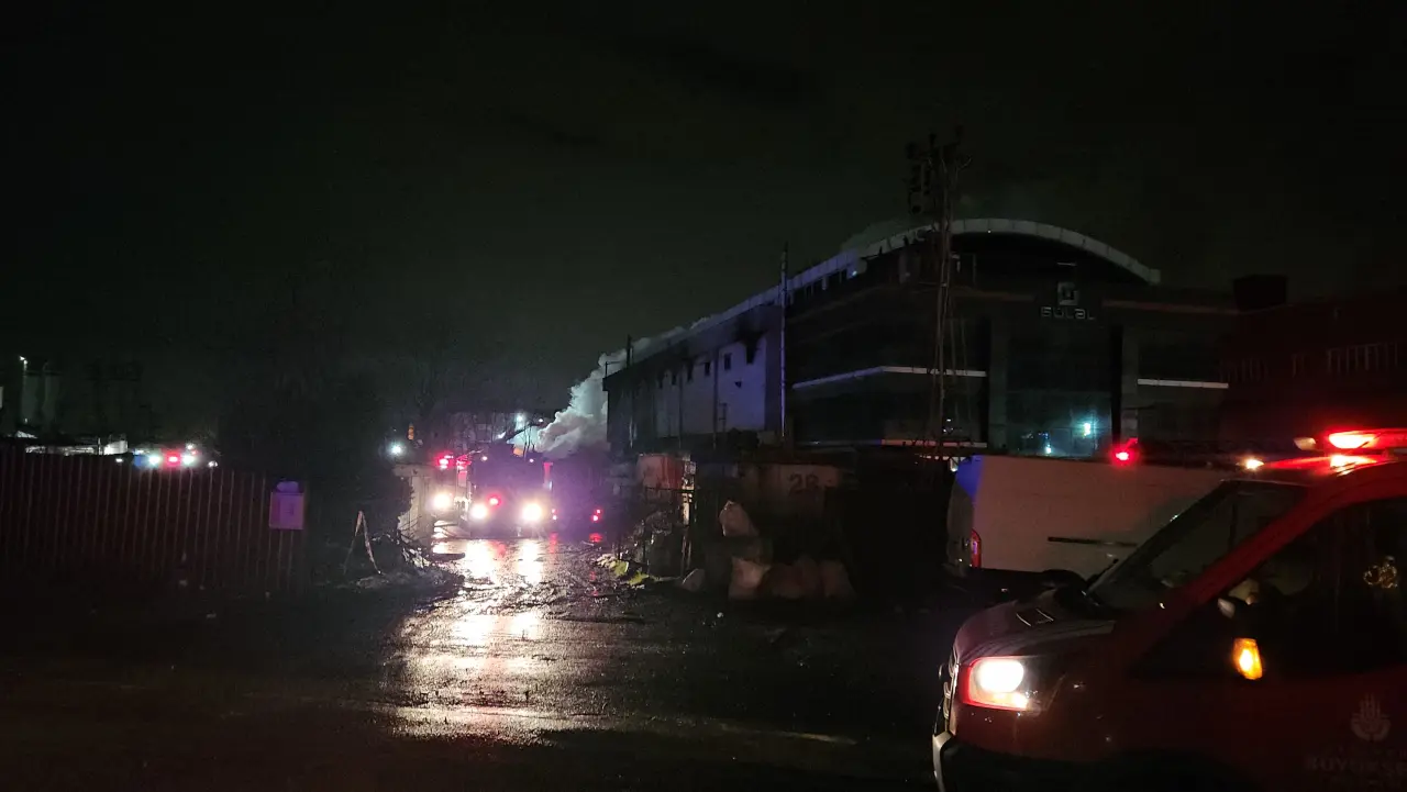 Esenyurt'ta 6 saatlik yangın kabusu! Tüpler tek tek patladı 5