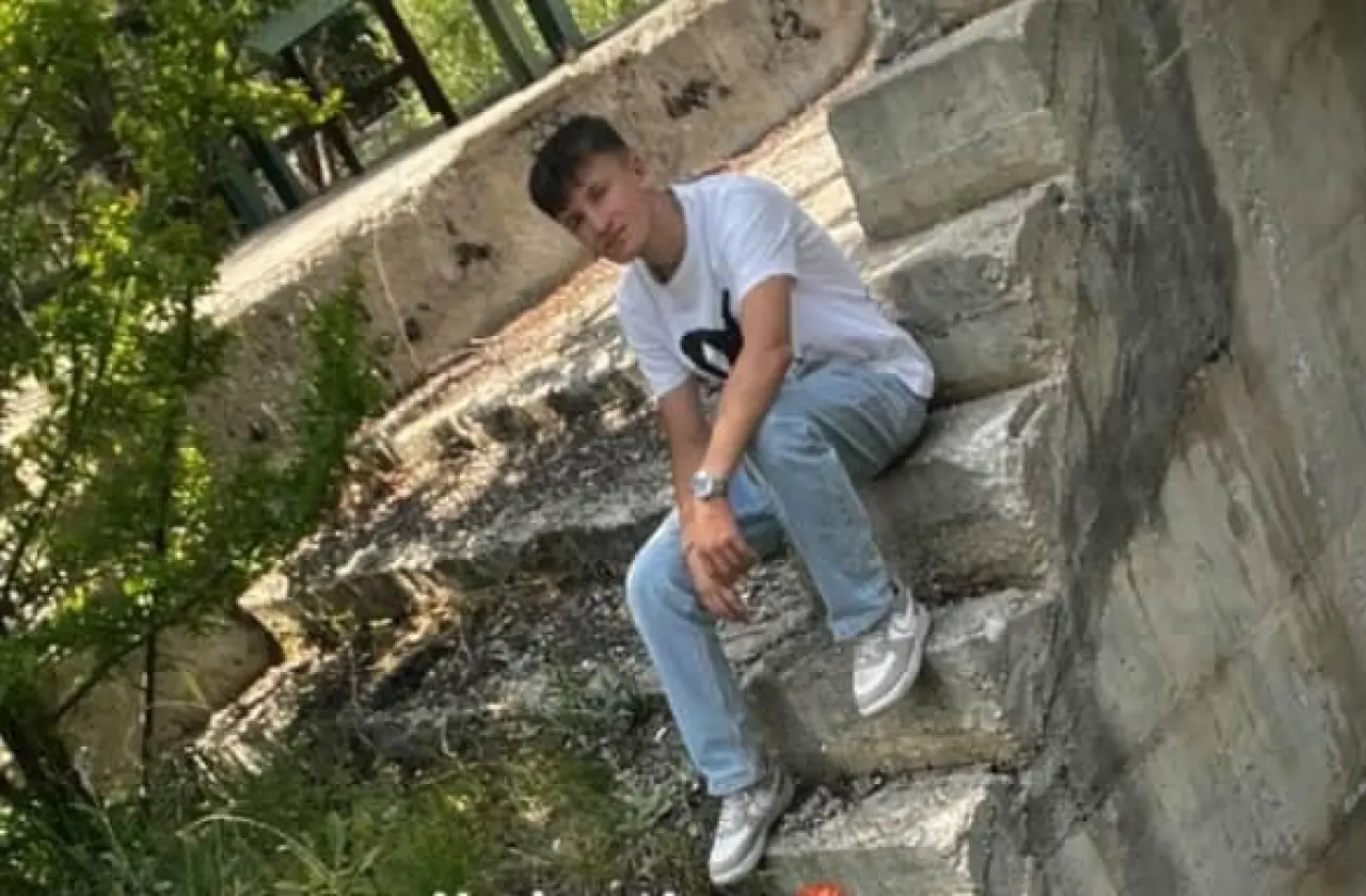 Ders çıkışında değil, son yolculuğunda bir aradalar: Liseli öğrenci hayatını kaybetti 4