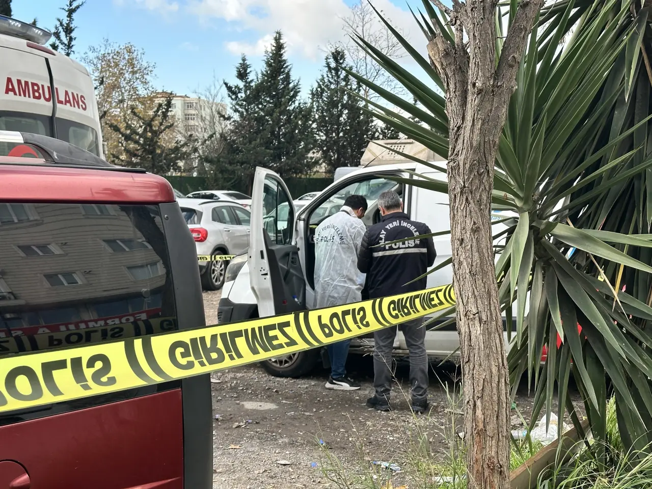 Maltepe'de kargo çalışanı araçta ölü bulundu! 1