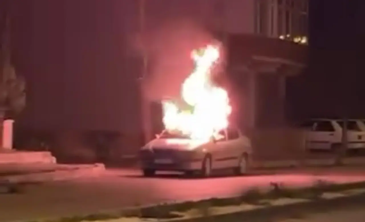 Bir anda alev aldı! Otomobil kısa sürede küle döndü 1