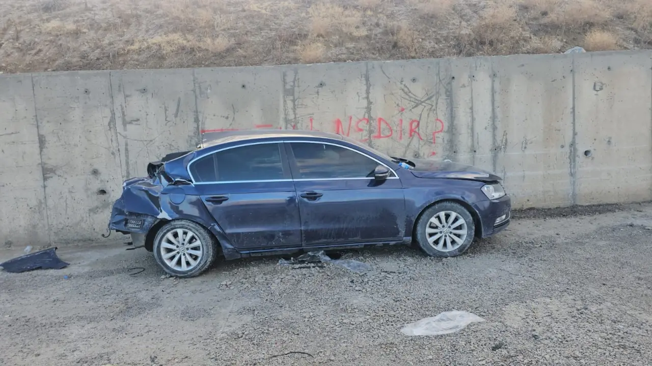 Van’da sis ve buzlanma kabusu: 6 araç peş peşe çarpıştı! 8