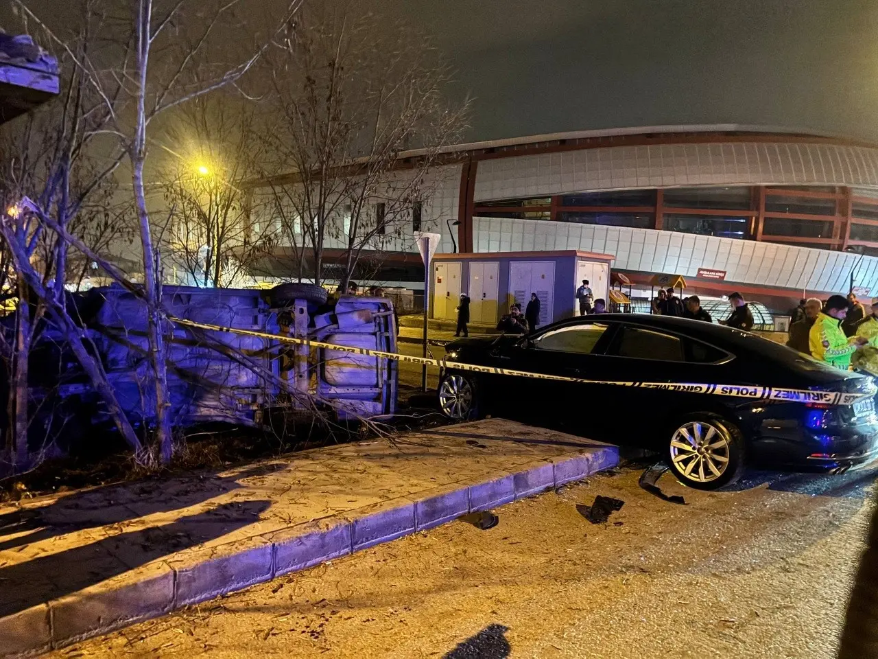 Erzincan’da feci kaza: İki otomobil çarpıştı, 5 yaralı! 3