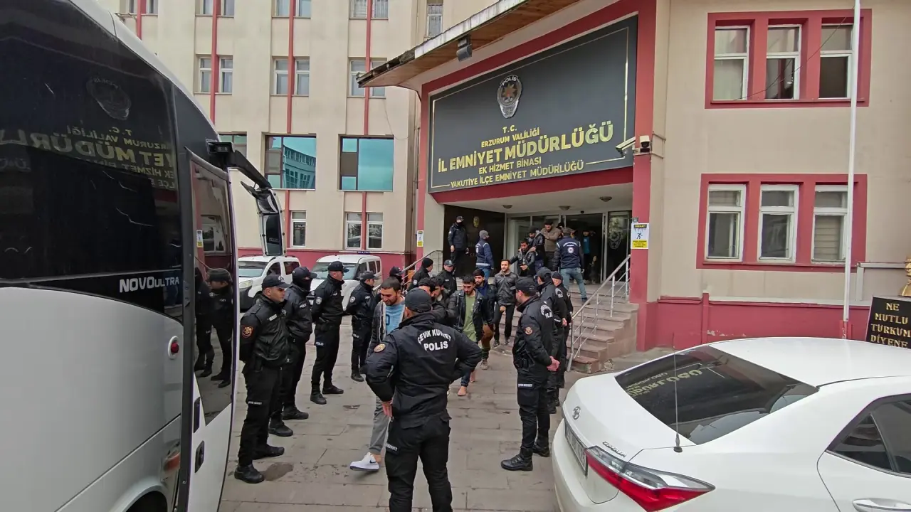 Erzurum'da polis kaçak göçe dur dedi 3