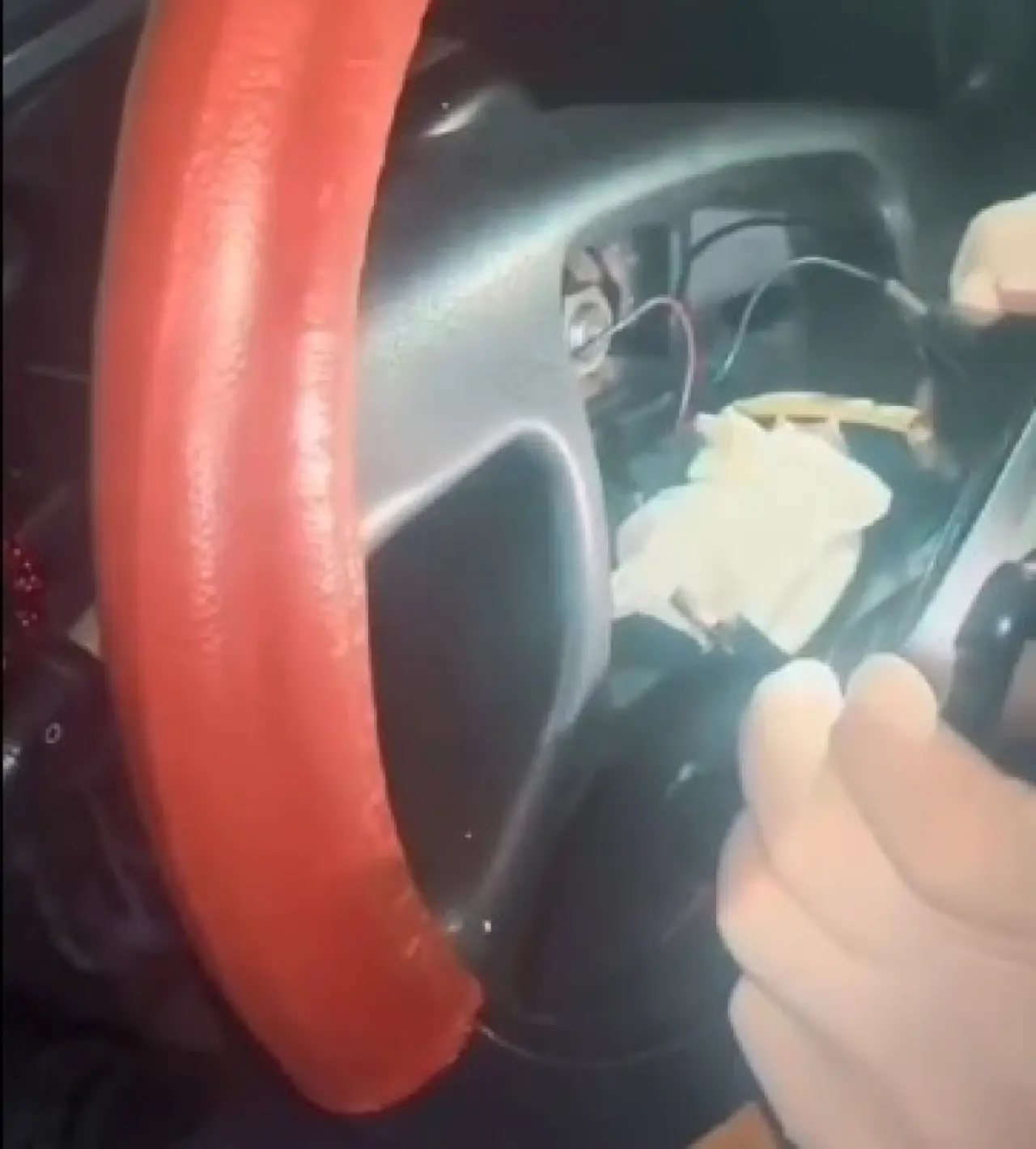 Direksiyondan küllüğe! Otomobilde gizli uyuşturucu bölmeleri 1