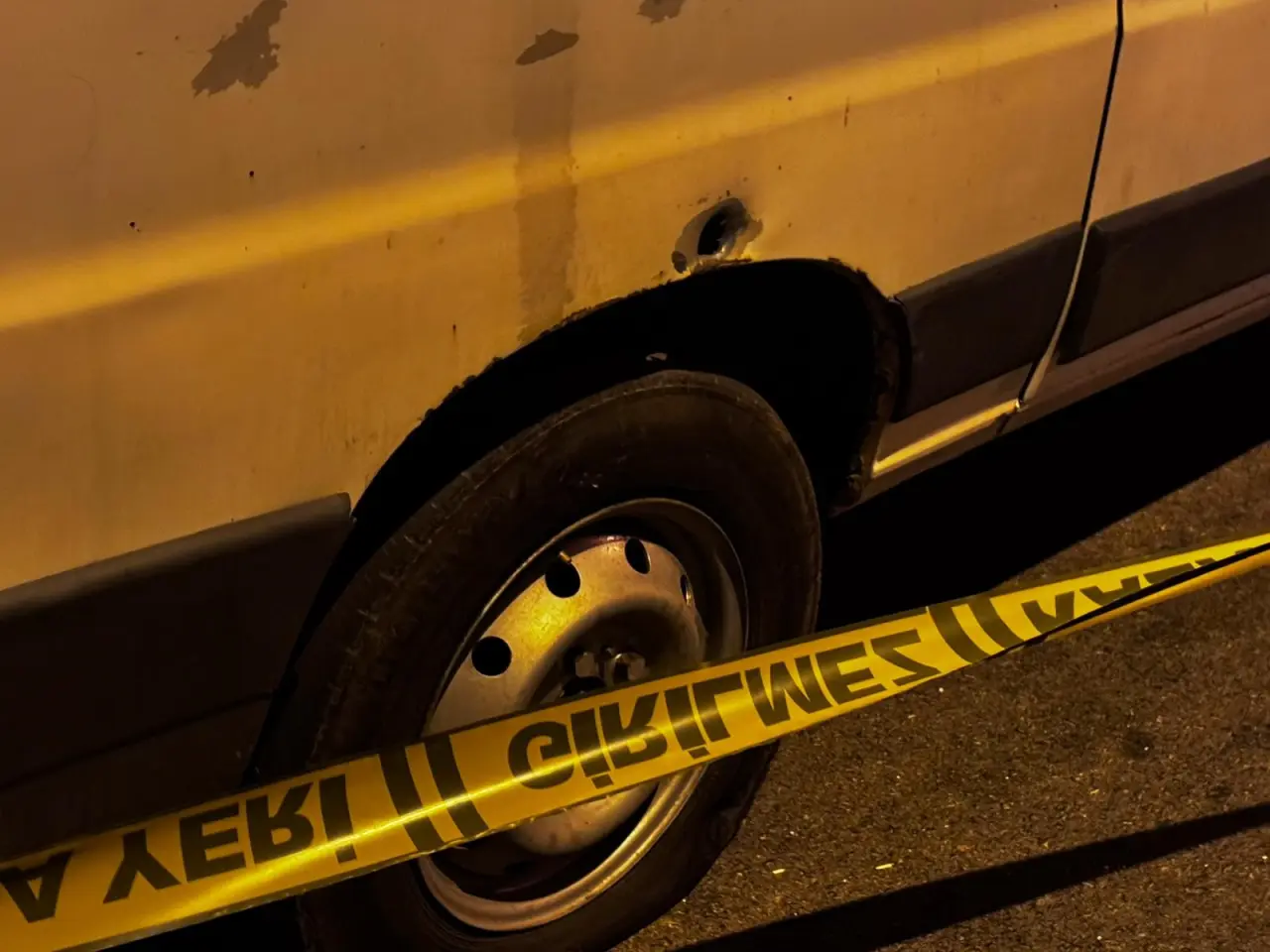 Denizli'de korku dolu anlar! Pompalı tüfekle minibüsü kurşunlayıp kaçtılar 1