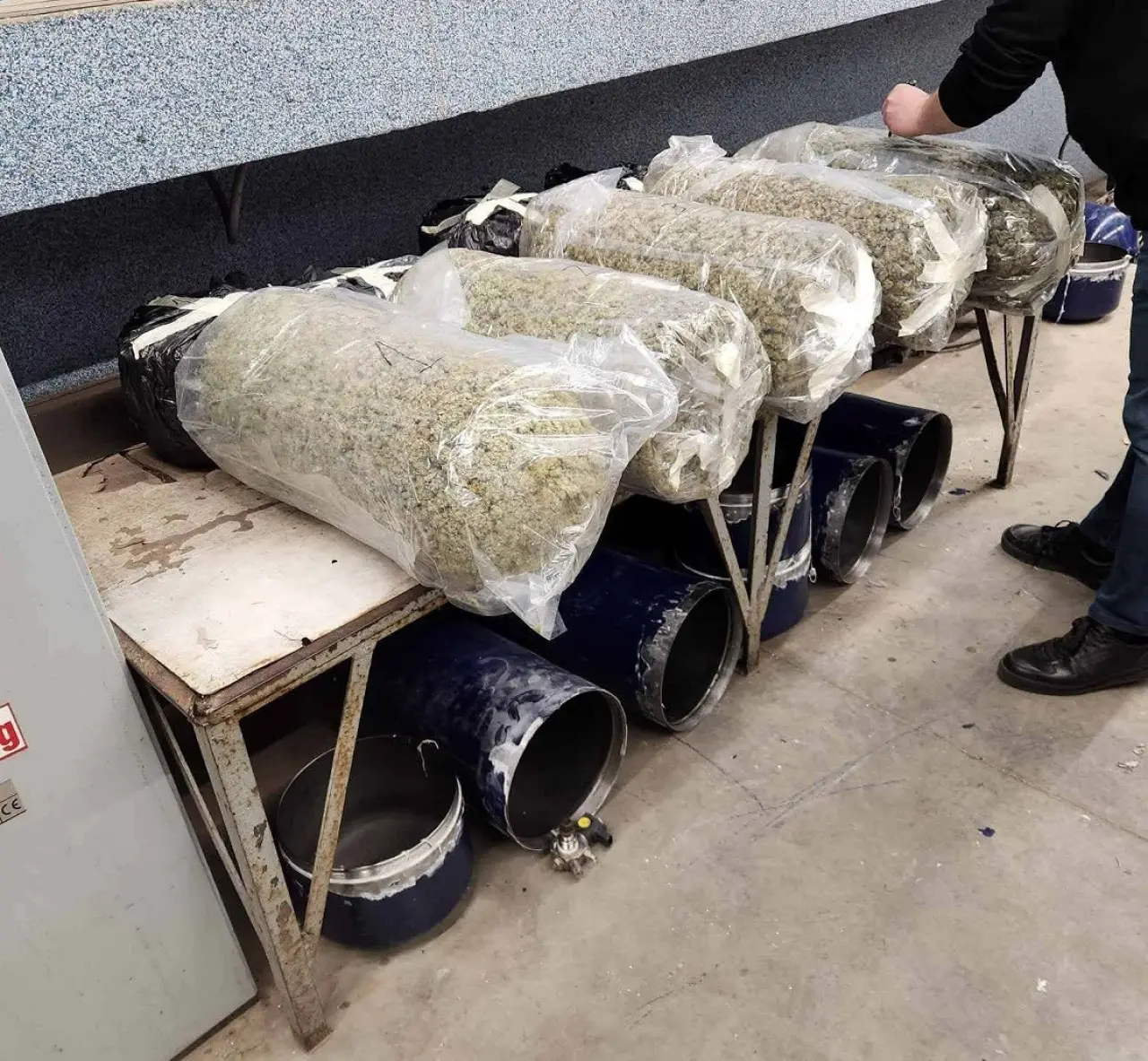 Gaz tüplerine gizlenmiş! 70 kilo esrar sınırda yakalandı 4