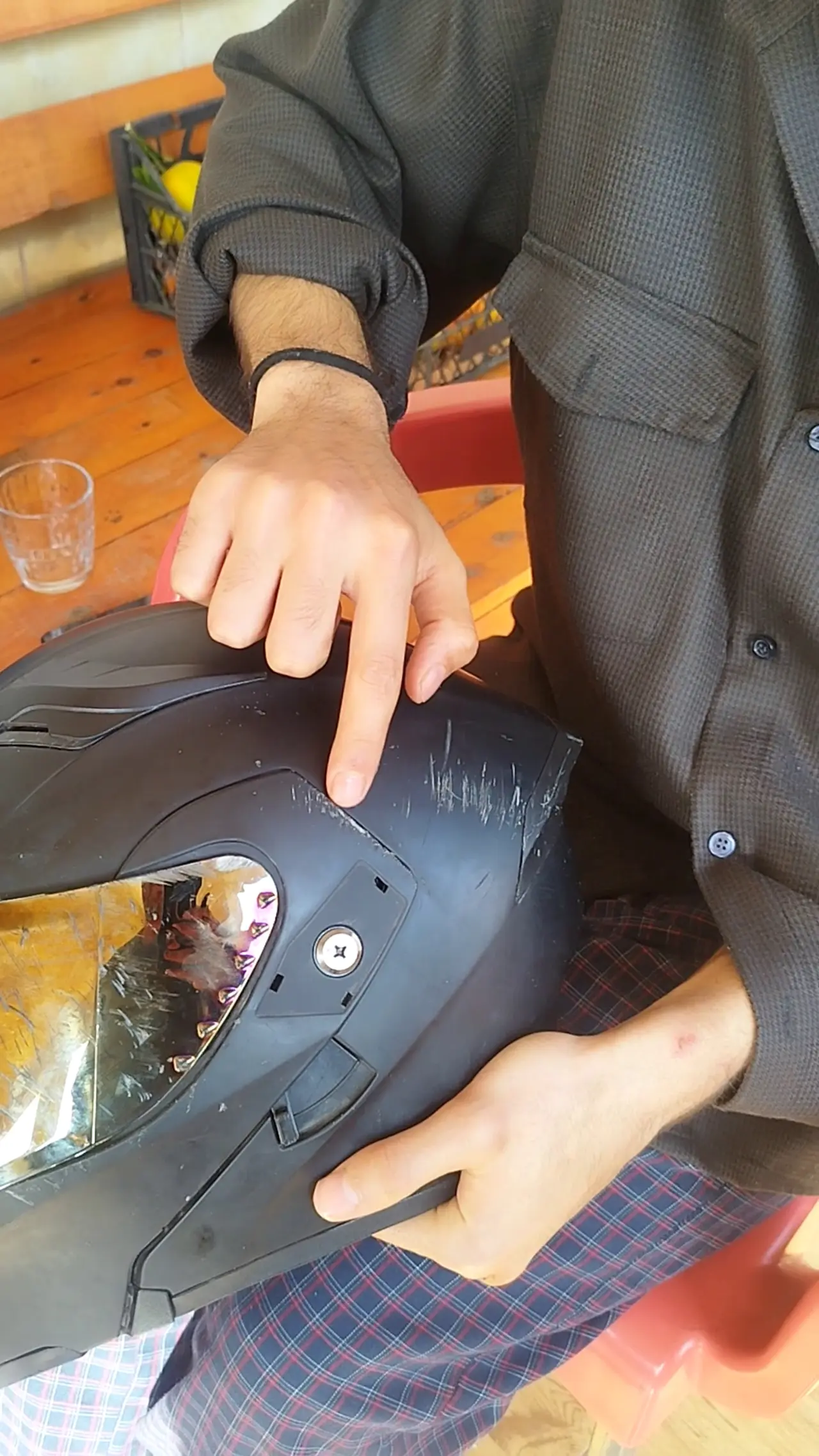 Motosikletli genç ölümden döndü: “Polisler haklıymış, kask hayat kurtarıyor” 3