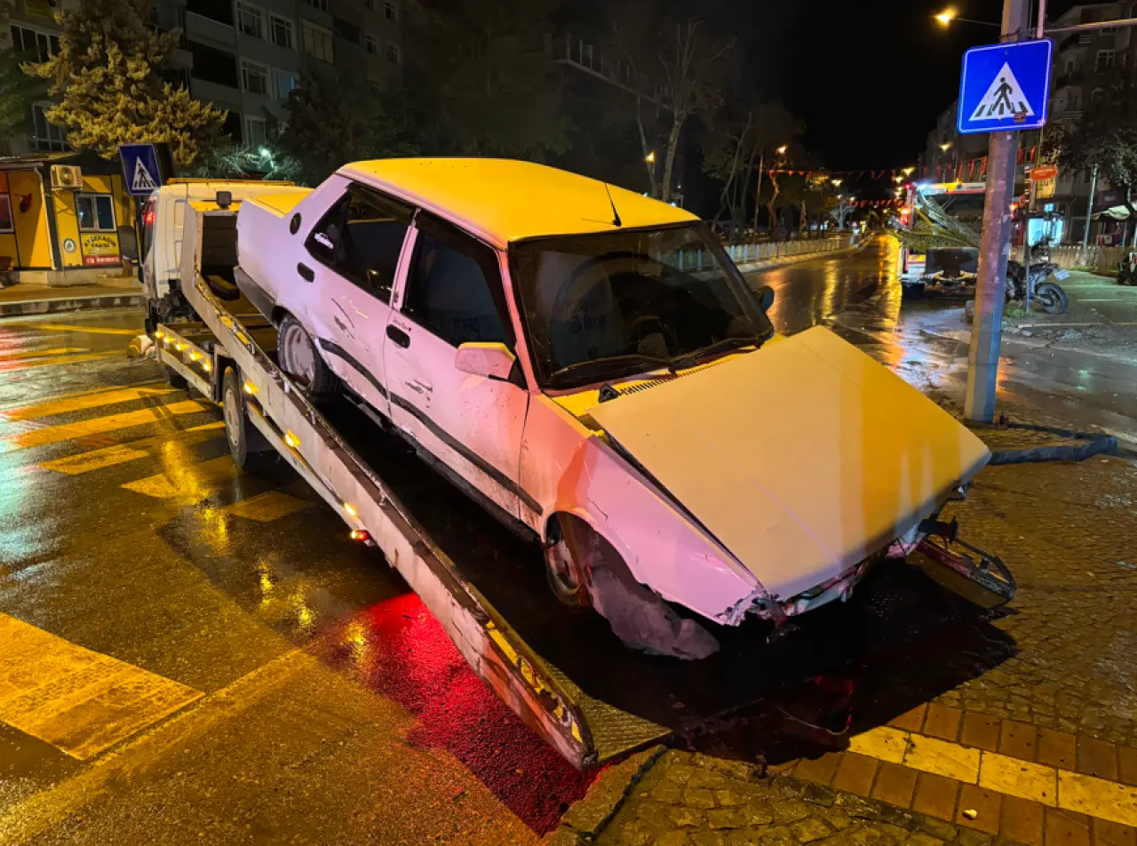 Edirne’de korku dolu anlar! Alkollü sürücü bariyerleri yıktı, karşı şeride uçtu 8