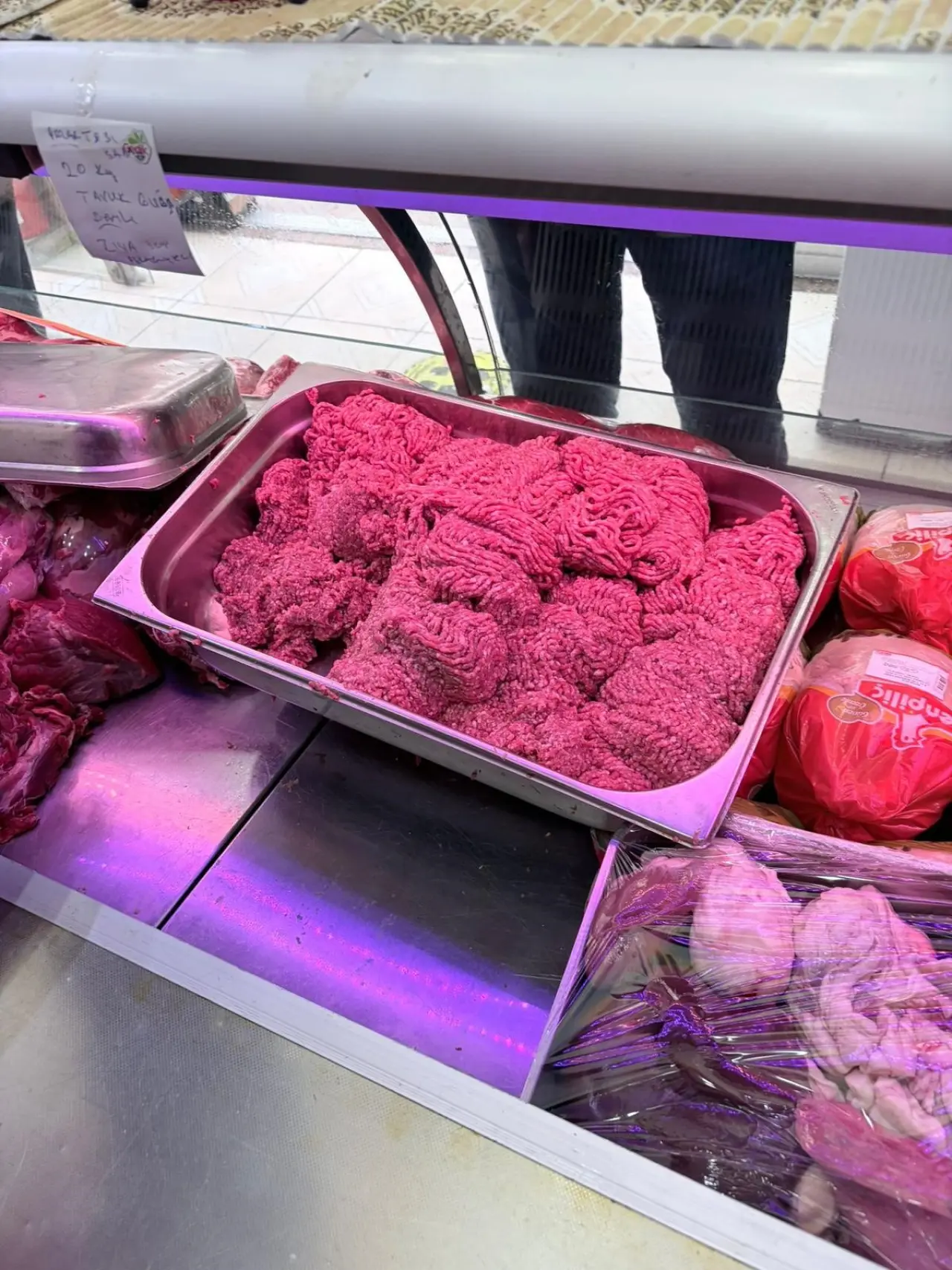 Halk sağlığıyla oynayan işletmede 25 kilo bozuk kıyma bulundu! 1