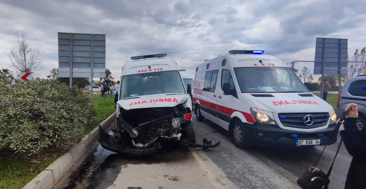 Ambulansa yol vermek isterken facia! Manavgat’ta ortalık savaş alanına dündü 1