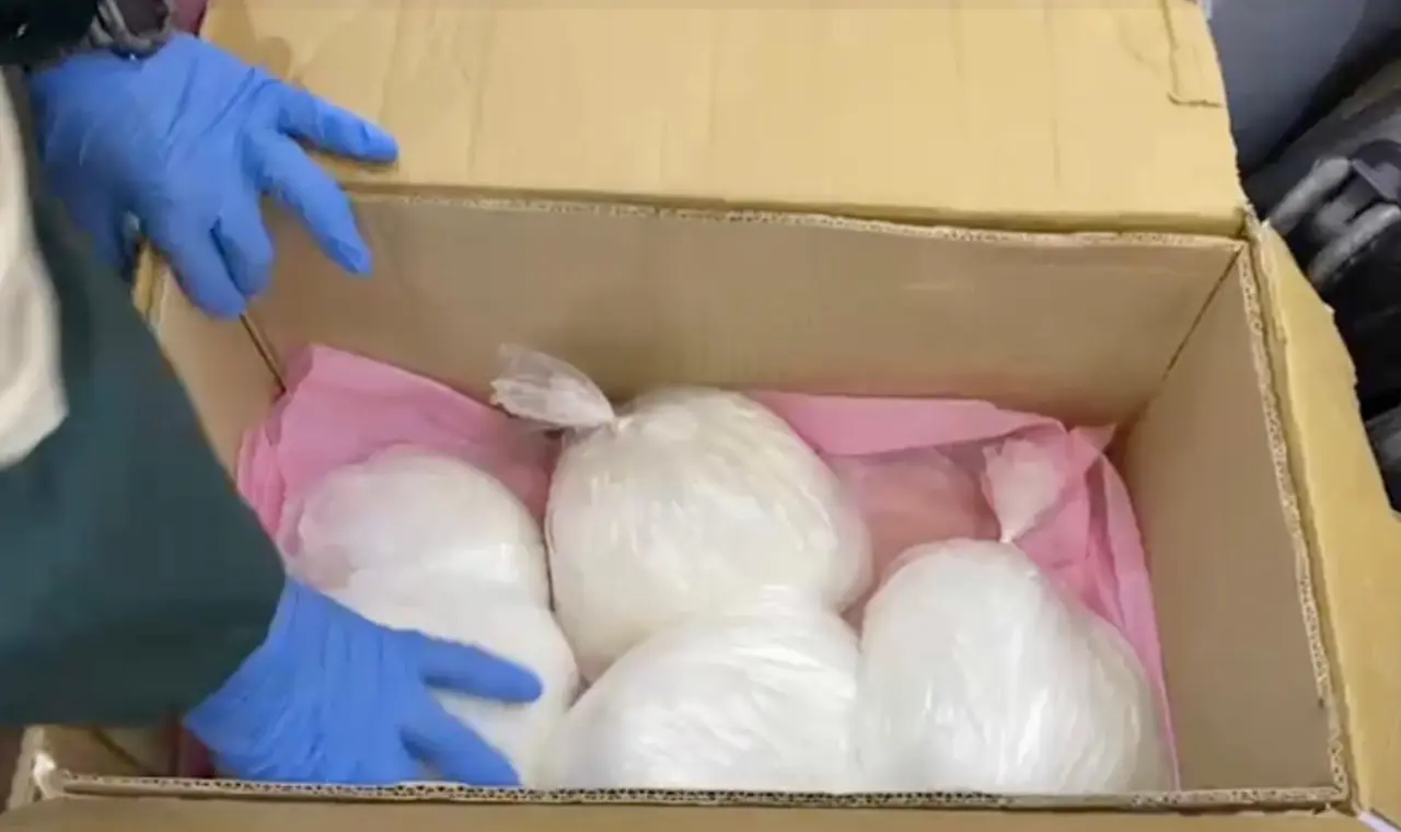 Mersin'de narkotik operasyonunda şok detay! 4 milyon TL değerinde dövizle yakalandı 2