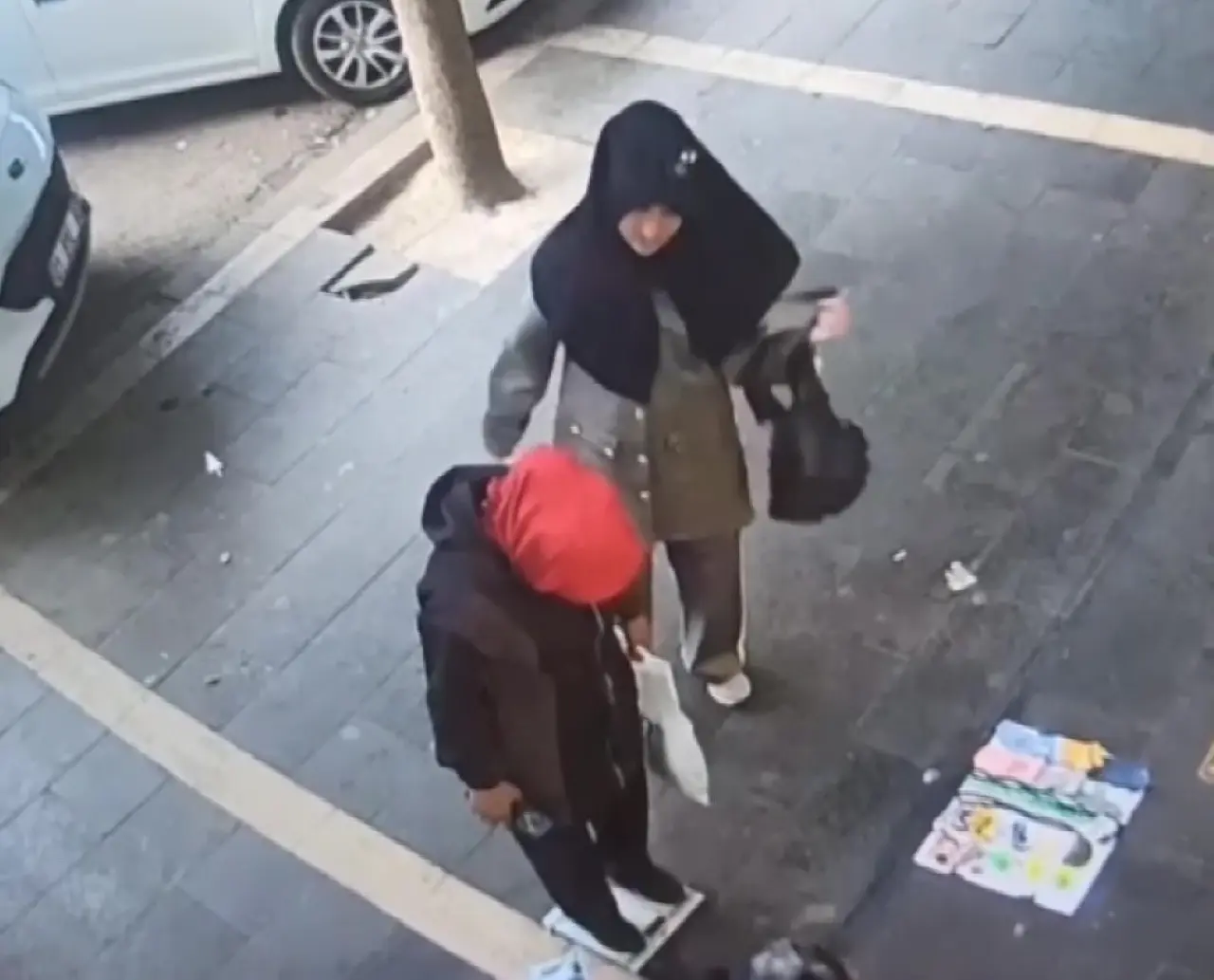 İki kadın 5 evi böyle soydu! 700 bin TL’lik soygun kameralara yansıdı 2