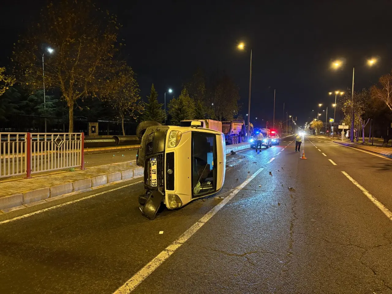 Kayseri'de şok kaza! Önüne köpek çıkan araç ters yattı 2