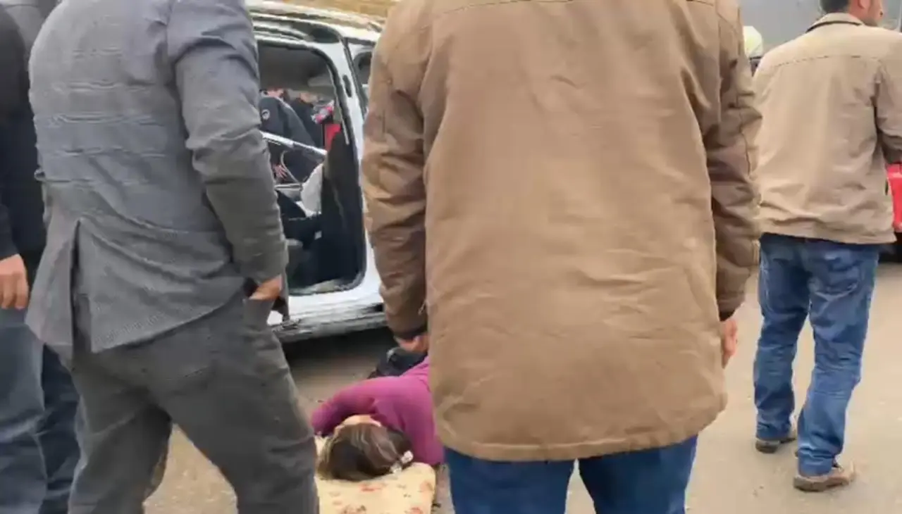 Şanlıurfa’da yol üzerinde dehşet anları! İki araç birbirine girdi 3