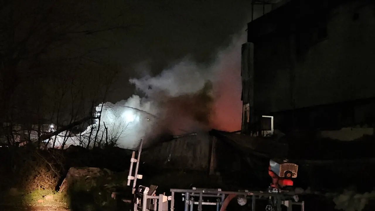 Esenyurt'ta 6 saatlik yangın kabusu! Tüpler tek tek patladı 1