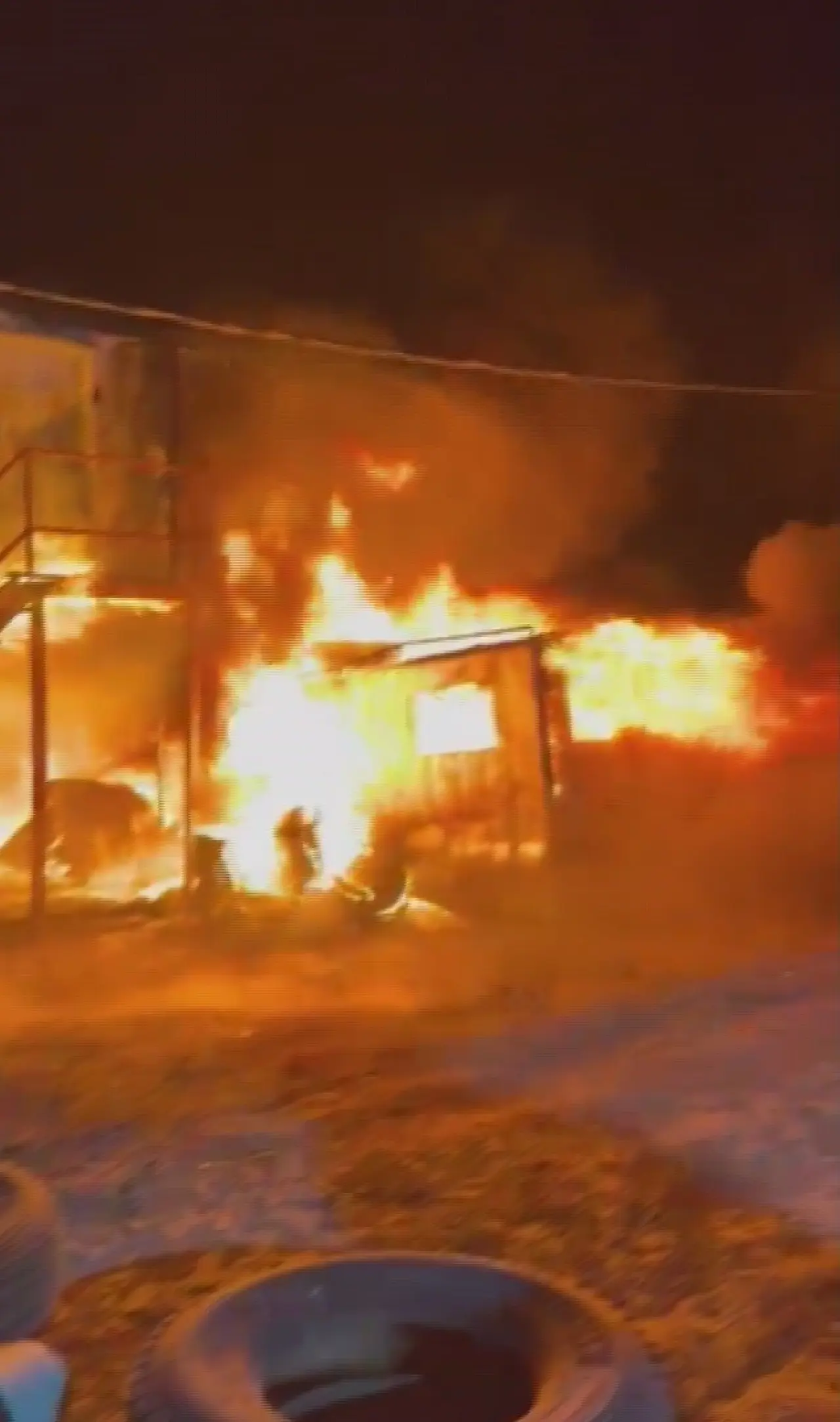 Hatay’da korku dolu anlar! Konteyner yatakhaneyi alevler sardı 1
