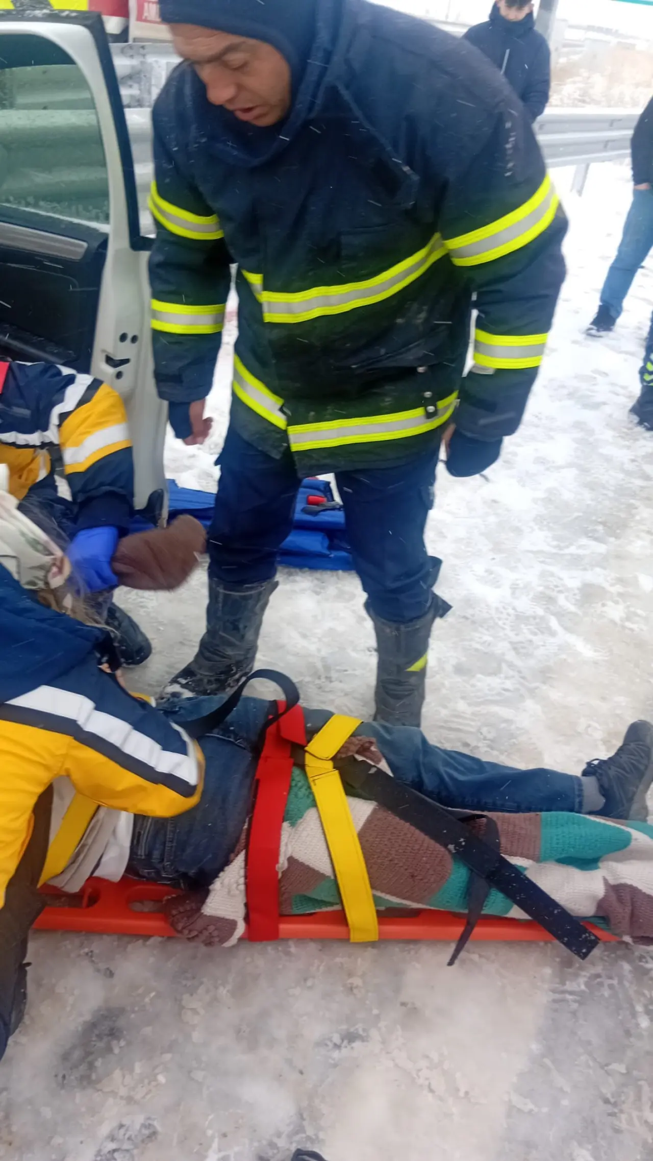 Aksaray'da kar kazayı beraberinde getirdi: Peş peşe çarpışma, 3 yaralı! 5