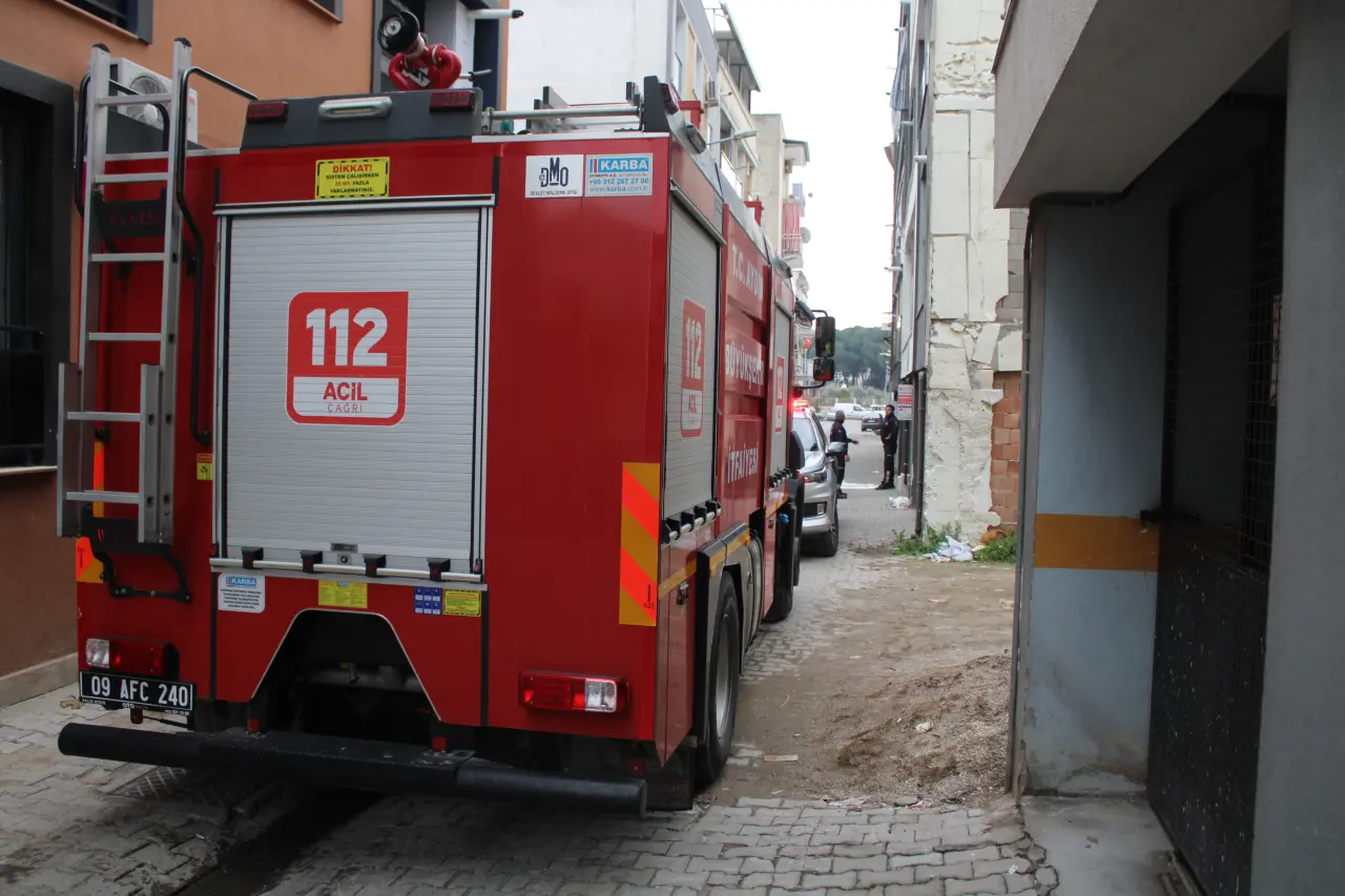 Aydın’da metruk binada yangın paniği! Tahtalar bir anda alev aldı 2