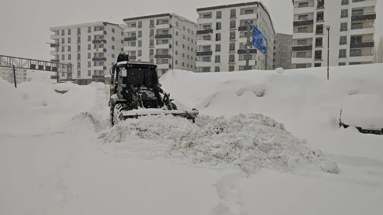 Kar Bitlis’i felç etti! 314 köy ulaşıma kapandı, evler kar altında kaldı 6