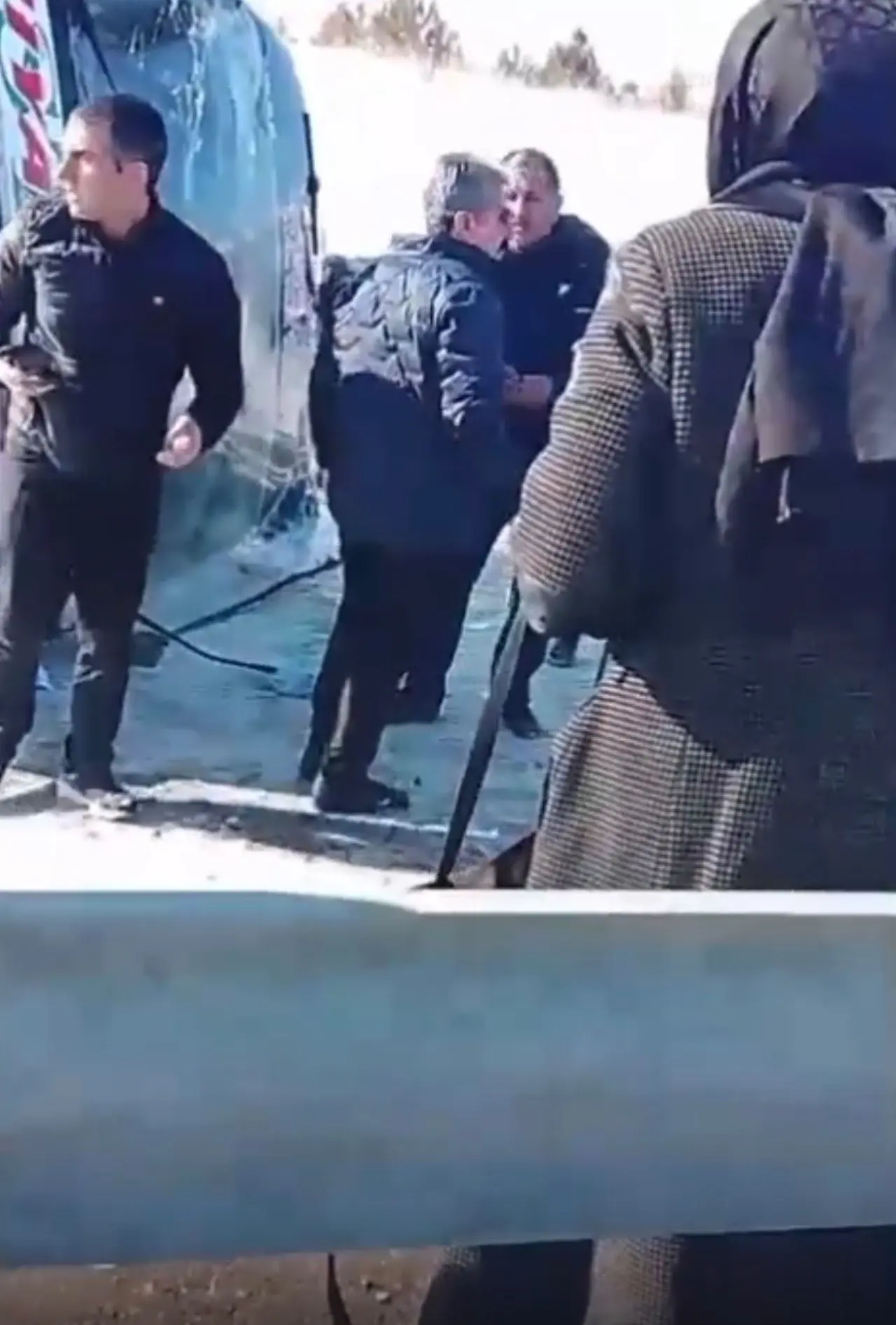 Sarıkamış yolunda facia! Anma yolcularını taşıyan otobüs devrildi, 17 yaralı 2